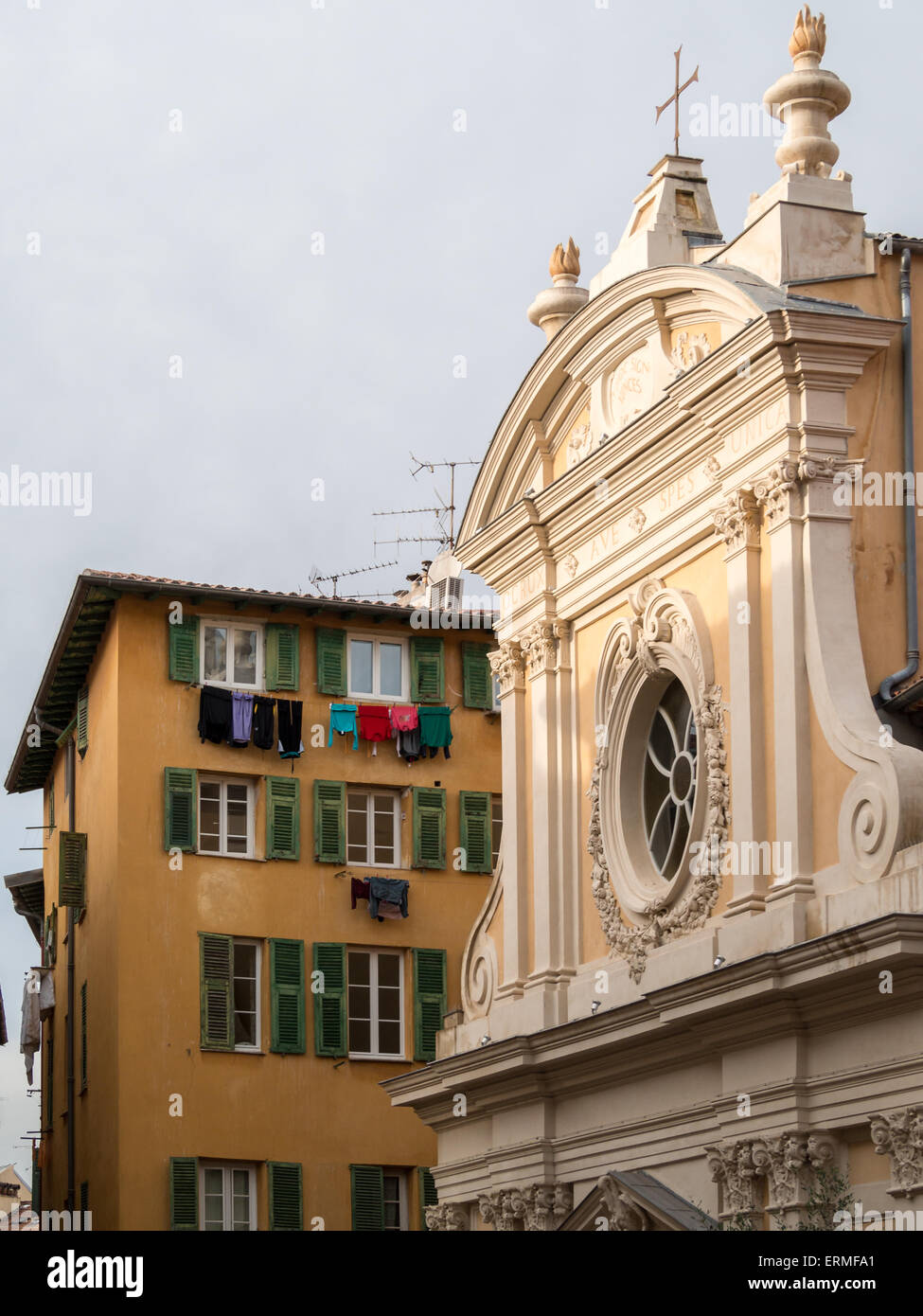 Aufbau der Spitzen der Vieille Ville von Nizza Stockfoto