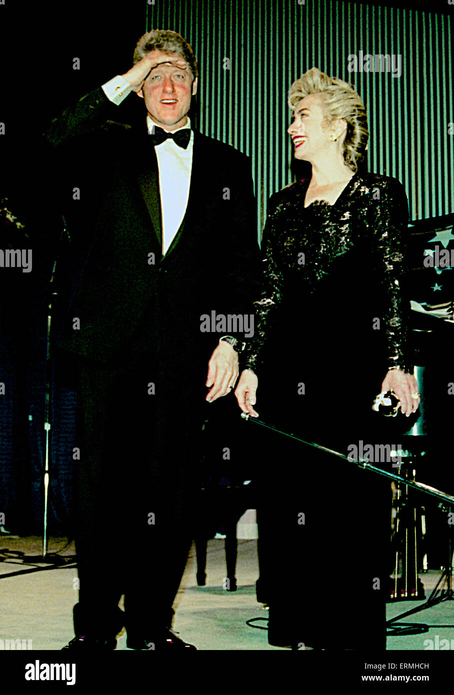 Washington, DC. 20.01.1993 Präsident William Jefferson Clinton und First Lady Hillary Rodham Clinton an einem der vielen Inaugural Kugeln statt heute Abend in ihrer Ehre. Stockfoto