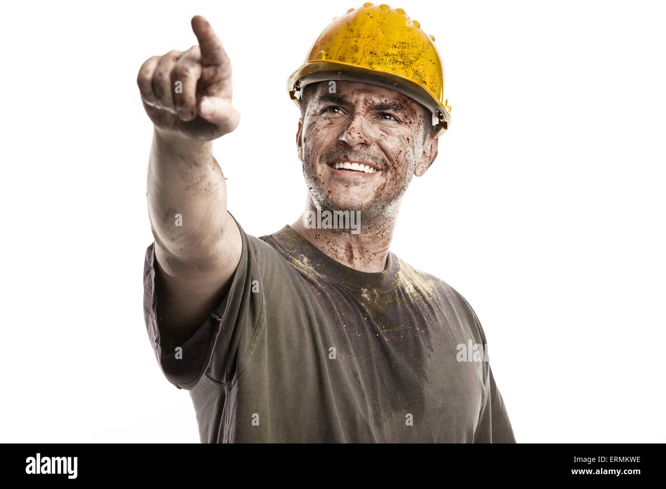 zeigen junge schmutziger Arbeiter Mann mit Schutzhelm Helm isoliert auf weißem Hintergrund Stockfoto