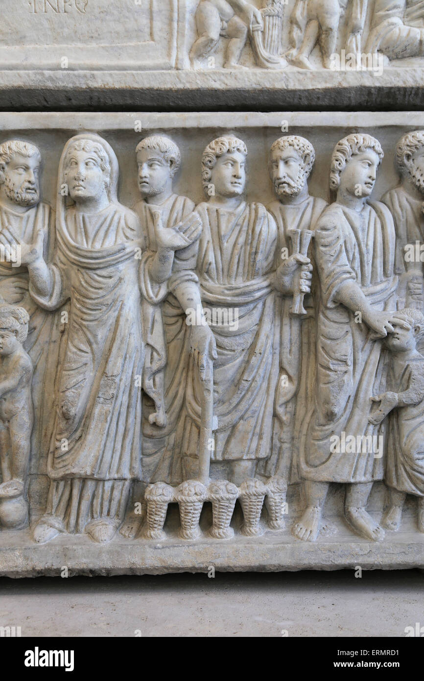 Frühchristliche. Römischer Sarkophag des Marcus Claudianus (330-335 n. Chr.). Wunder der Brote und der Fische. Rom. Italien Stockfoto
