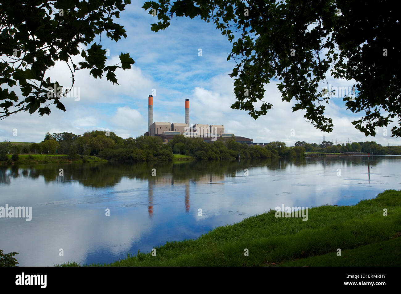 Huntly Kraftwerk und Waikato River, Waikato, Nordinsel, Neuseeland Stockfoto