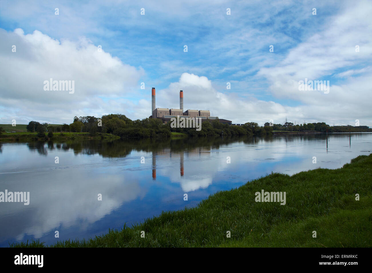 Huntly Kraftwerk und Waikato River, Waikato, Nordinsel, Neuseeland Stockfoto