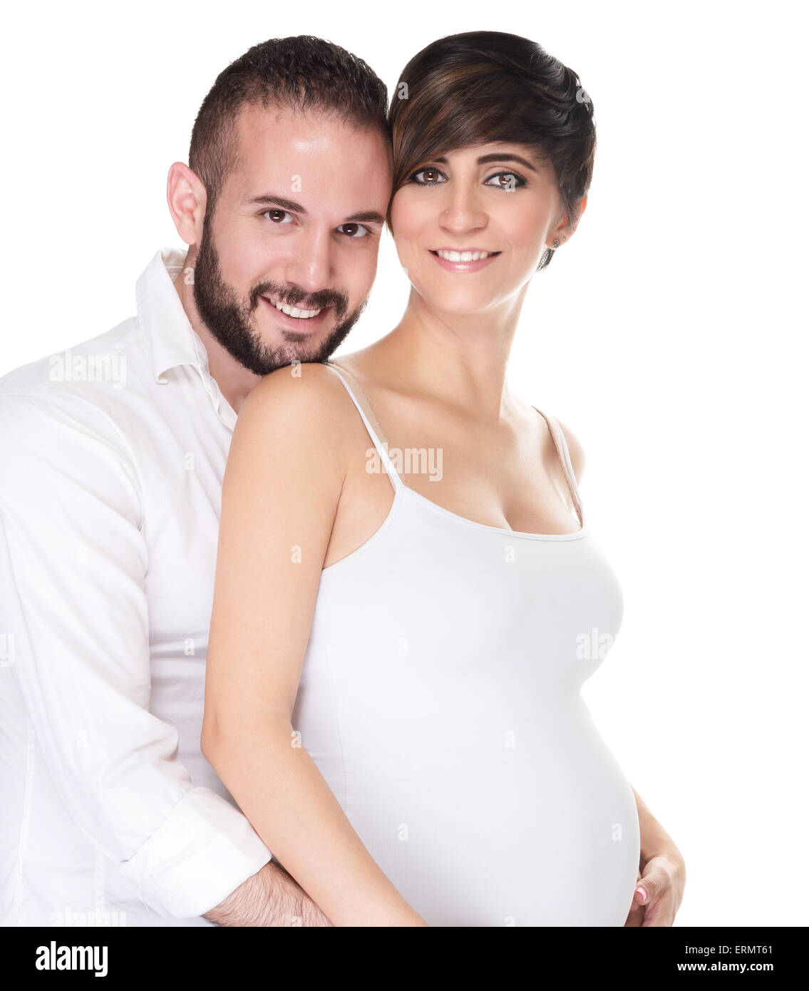 Porträt der schönen Paar warten Baby posiert im Studio, isoliert auf weißem Hintergrund, glückliche junge Familie Stockfoto