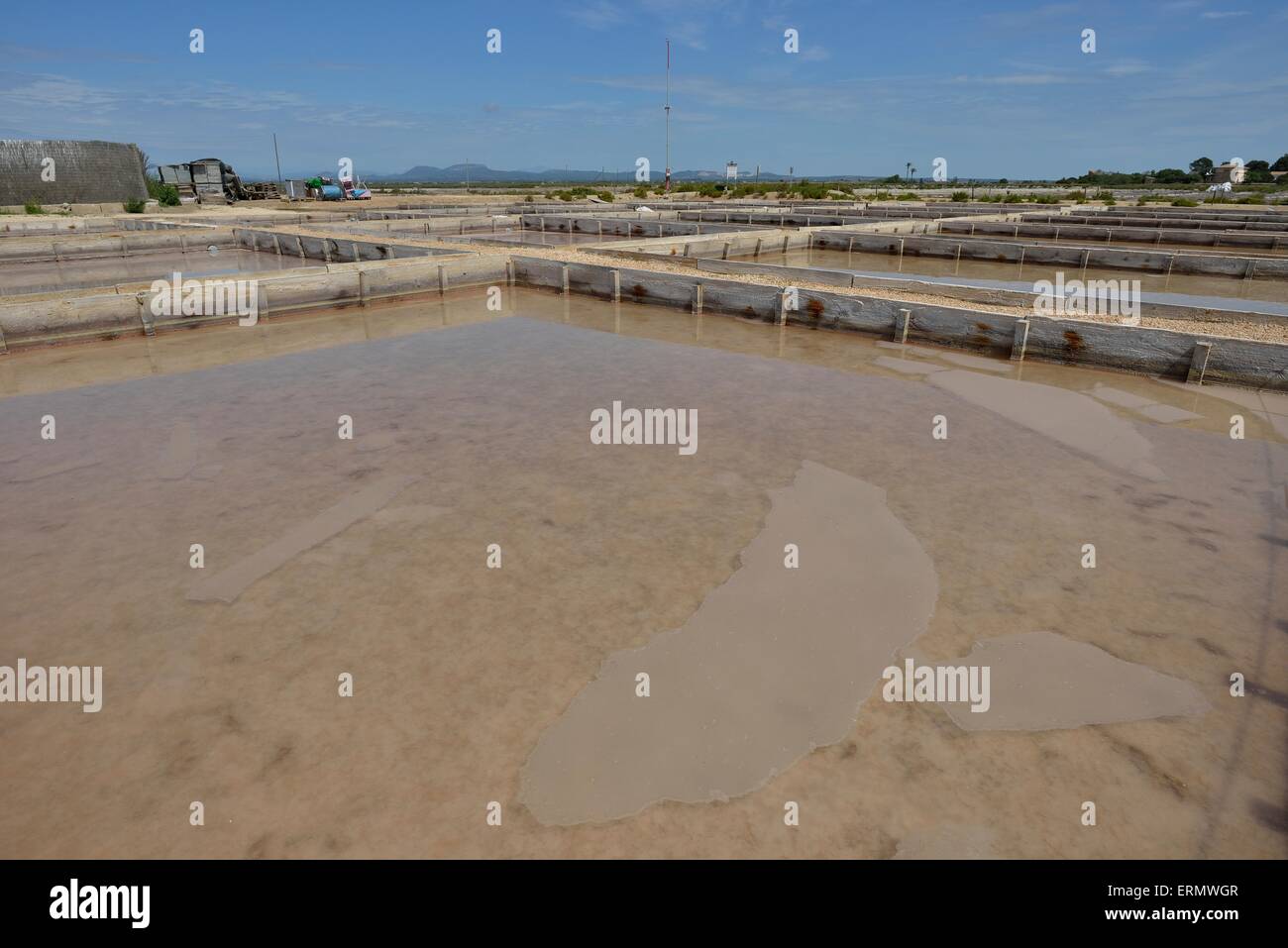 Becken für die Extraktion von Flor de Sal Meersalz, Salinas de Levante, Salines de Llevant, Salinen, Es Trenc, Mallorca Stockfoto