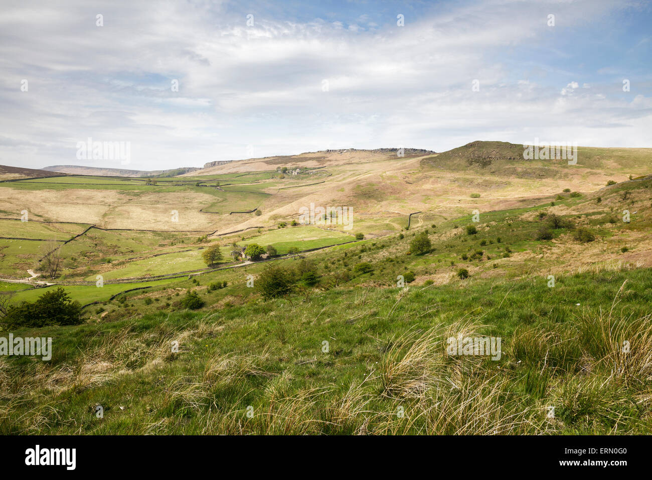Blick in Richtung The Dale und Stanage Edge, Derbyshire, England Stockfoto