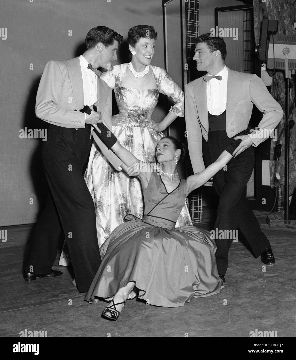 Joyce Grenfell hier bei den Proben für eine Revue im Fortune Theatre zu sehen. 1. Juni 1954 Stockfoto