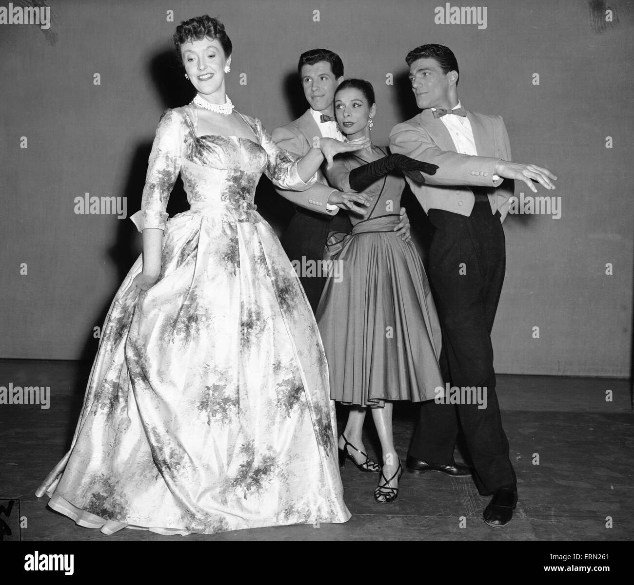 Joyce Grenfell hier bei den Proben für eine Revue im Fortune Theatre zu sehen. 1. Juni 1954 Stockfoto
