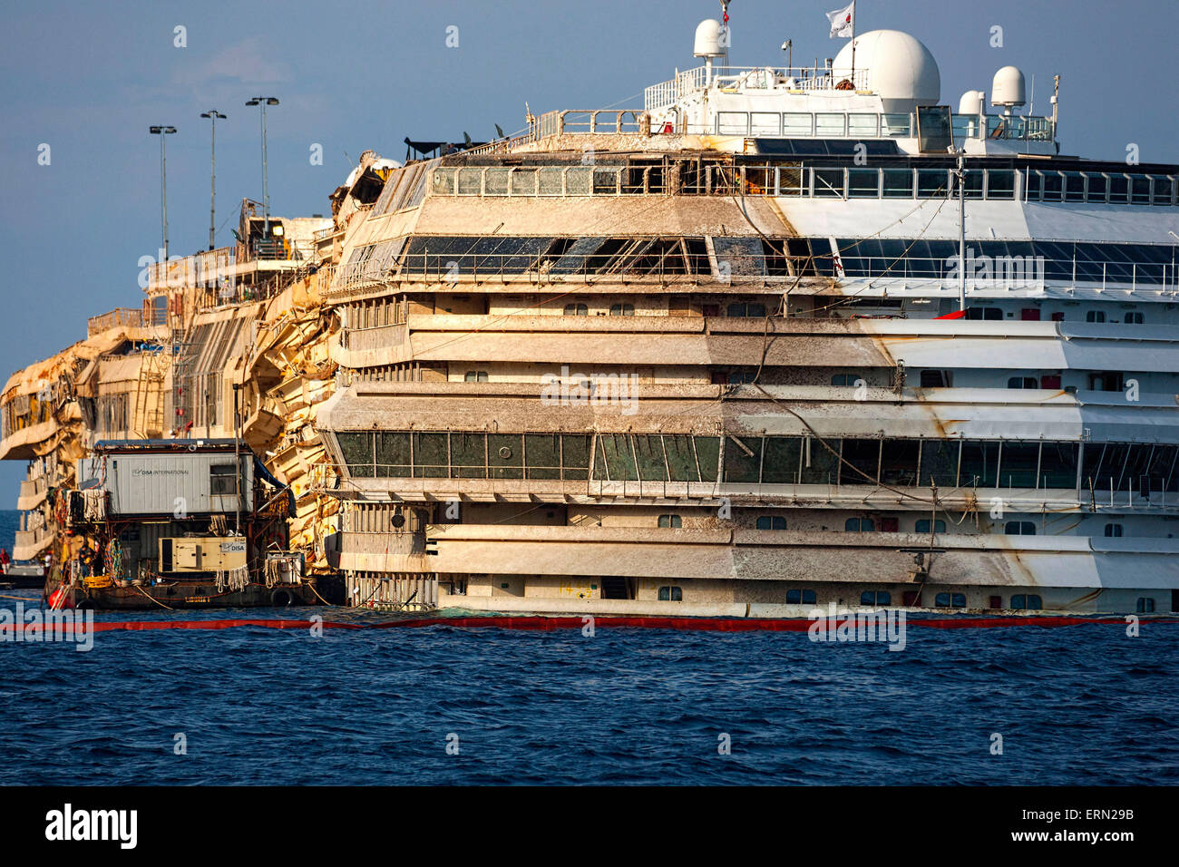 Costa Concordia nach parbuckling Operationen, Insel Giglio, Toskana Italien Stockfoto
