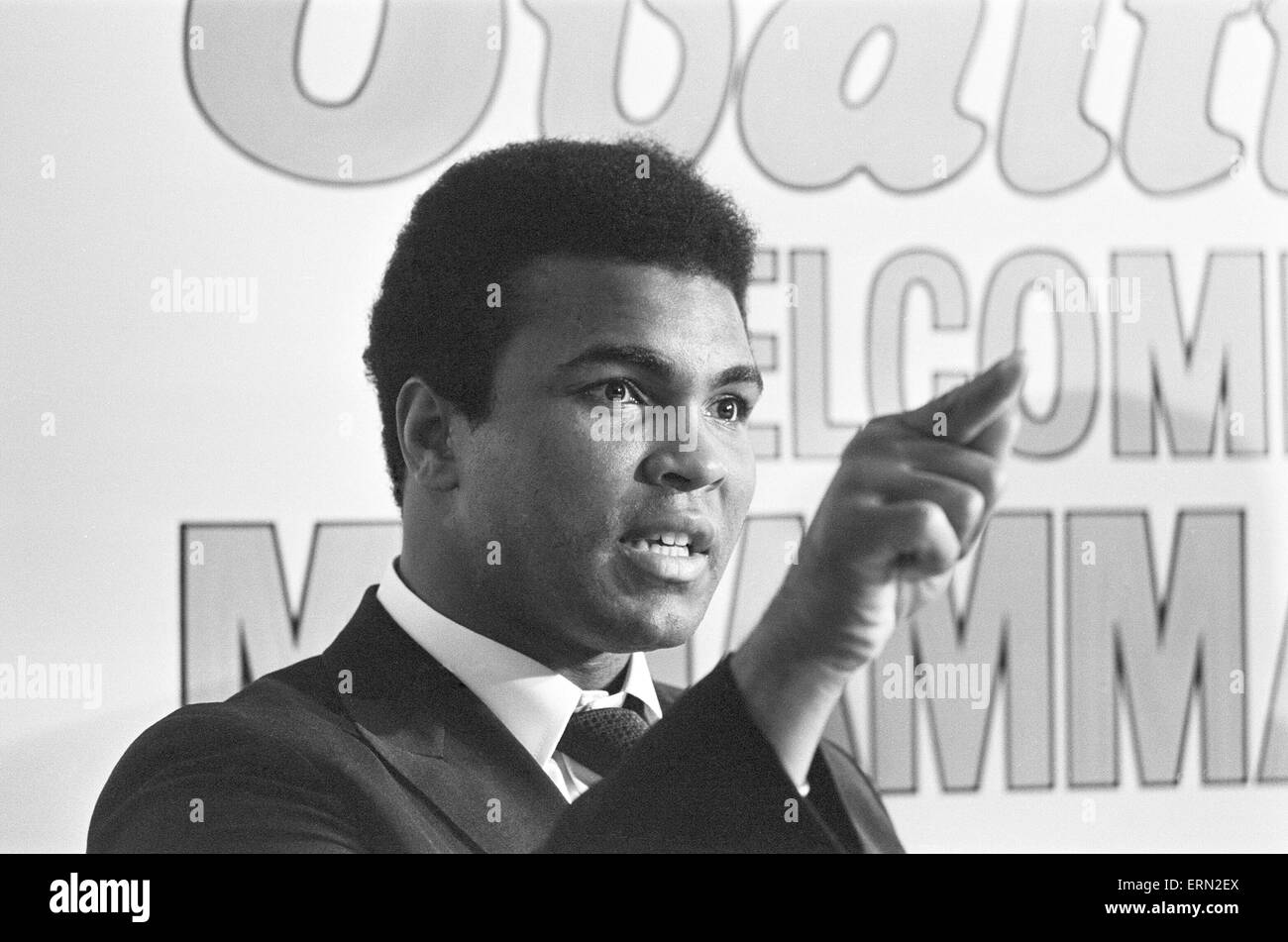 Muhammad Ali besucht die Co-op und der Bahnhof Birmingham New Street während seiner Promotion-Tour für Ovomaltine vor dem Hosten einer Pressekonferenz im Hotel Albany. 13. Oktober 1971. Stockfoto