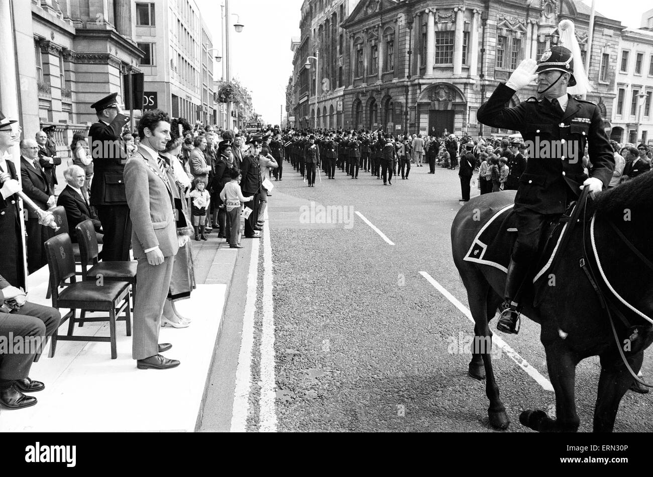 Lord Mayor es Show, Birmingham, Samstag, 26. Mai 1973. Gruß vom Polizeichef. Stockfoto