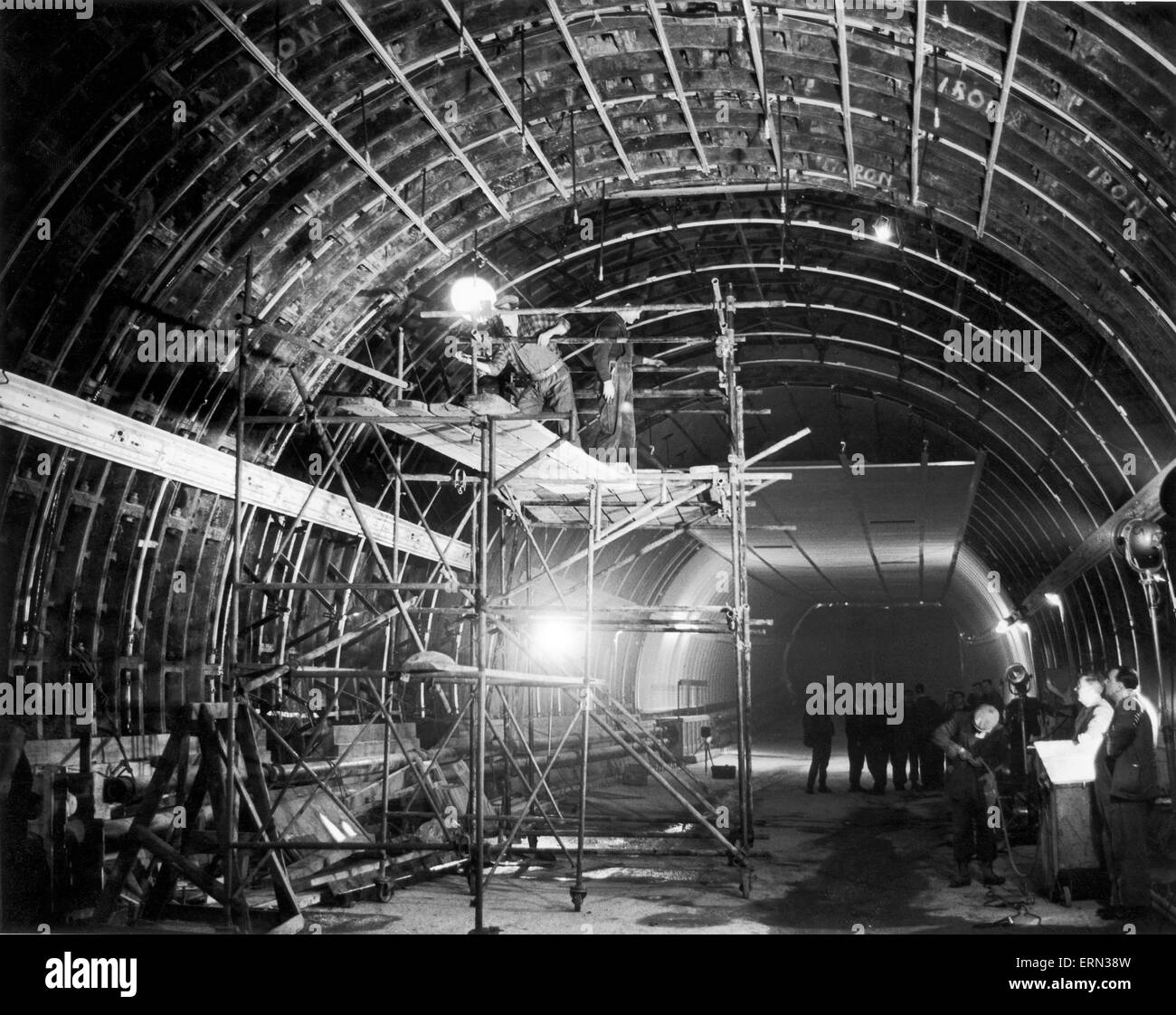 Die erste der Clyde Tunnel kurz vor dem Abschluss. Gerüstbauer noch bei der Arbeit. November 1962. Stockfoto