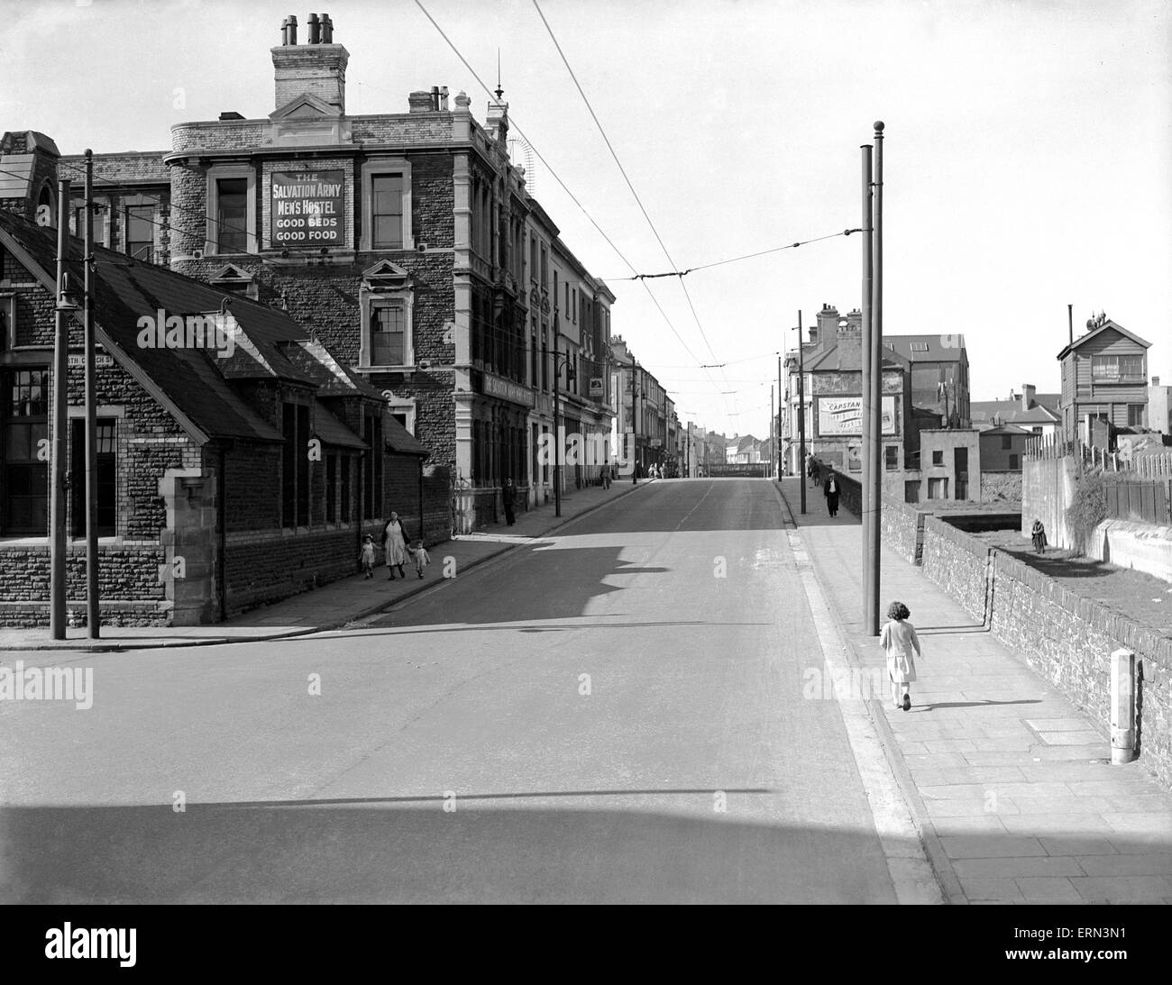 Allgemeine Ansicht von Bute Street, Cardiff, 13. April 1952 Stockfoto