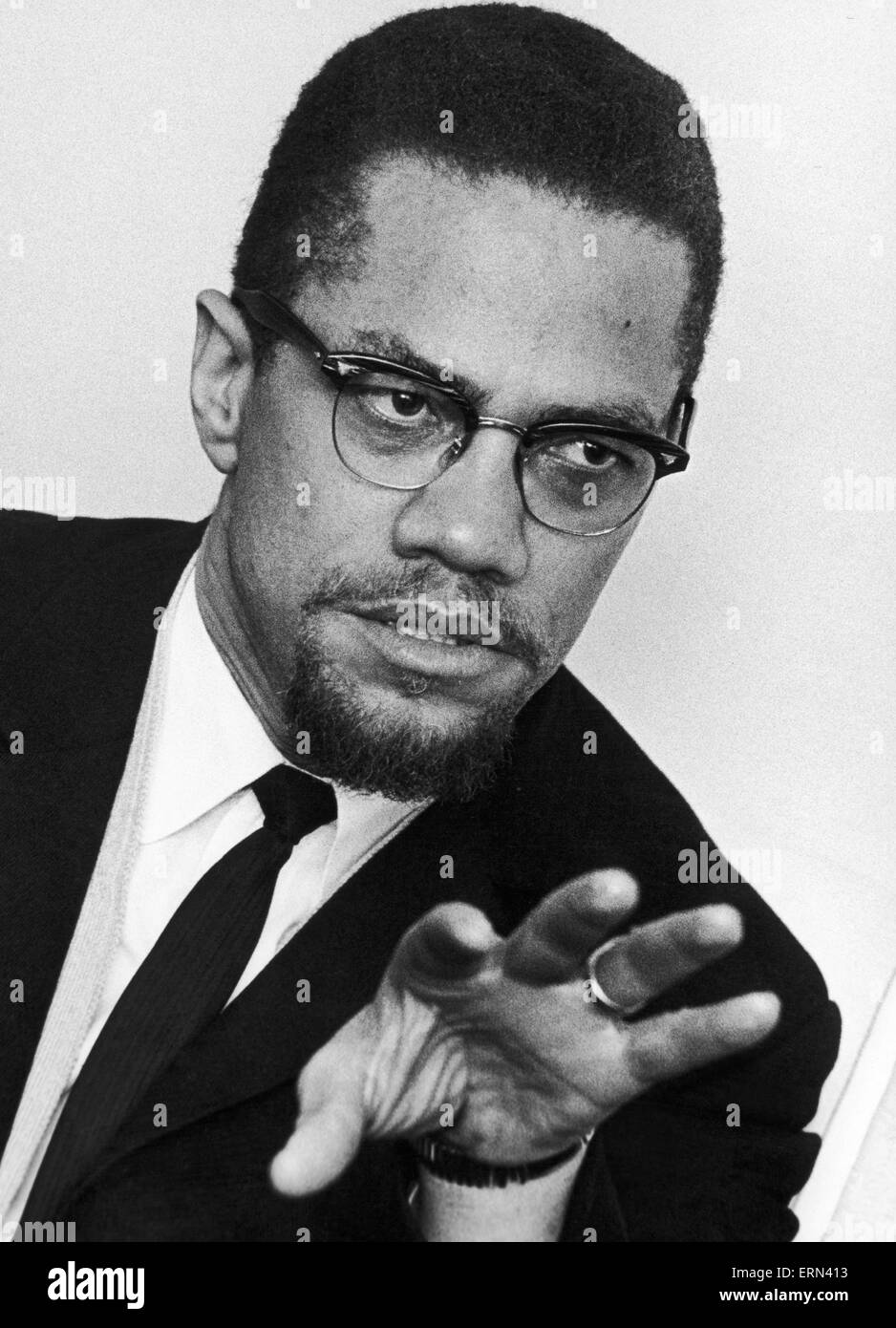 Malcolm X afro-amerikanischen muslimischen Minister und Menschenrechts-Aktivisten, die hier kurz nach seinem Besuch in Marshall Street in Smethwick gesehen. Der Menschenrechtsaktivist besucht Smethwick, in der Nähe von Birmingham, ein Synonym für rassische Abteilung folgende gewordenen Stockfoto