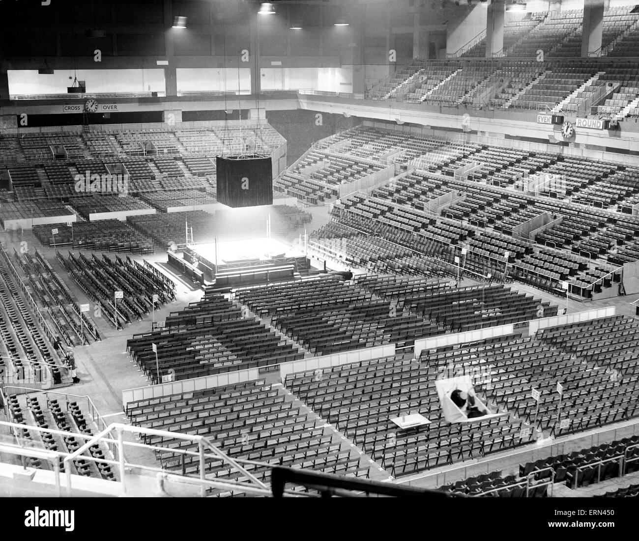 Gesamtansicht der Arena Kaiserin Halle für Freddie Mills Vs Joey Maxim Light Heavyweight Meisterschaft der Welt Kampf im Earls Court, London, am 24. Januar 1950 statt. Stockfoto
