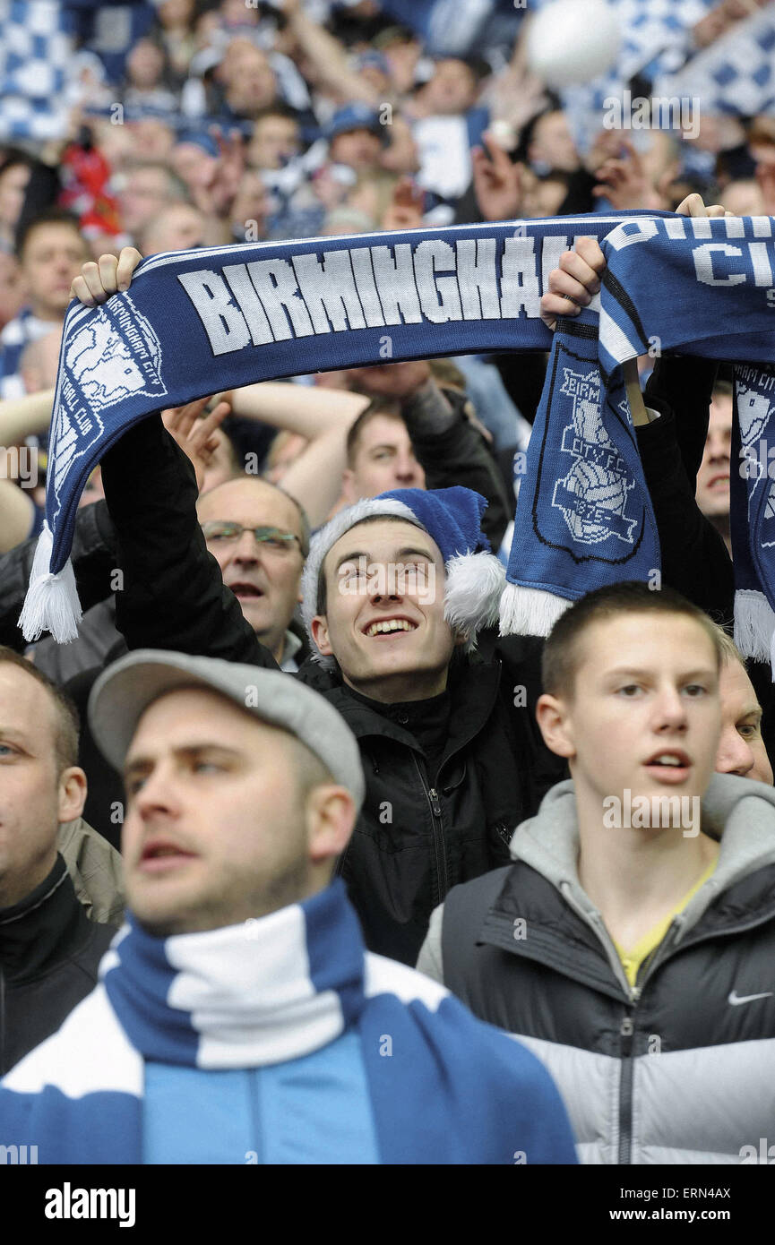 Liga-Cup-Finale im Wembley-Stadion. Birmingham City 2 V Arsenal 1. Birmingham-Fans in der Masse. 27. Februar 2011. Stockfoto