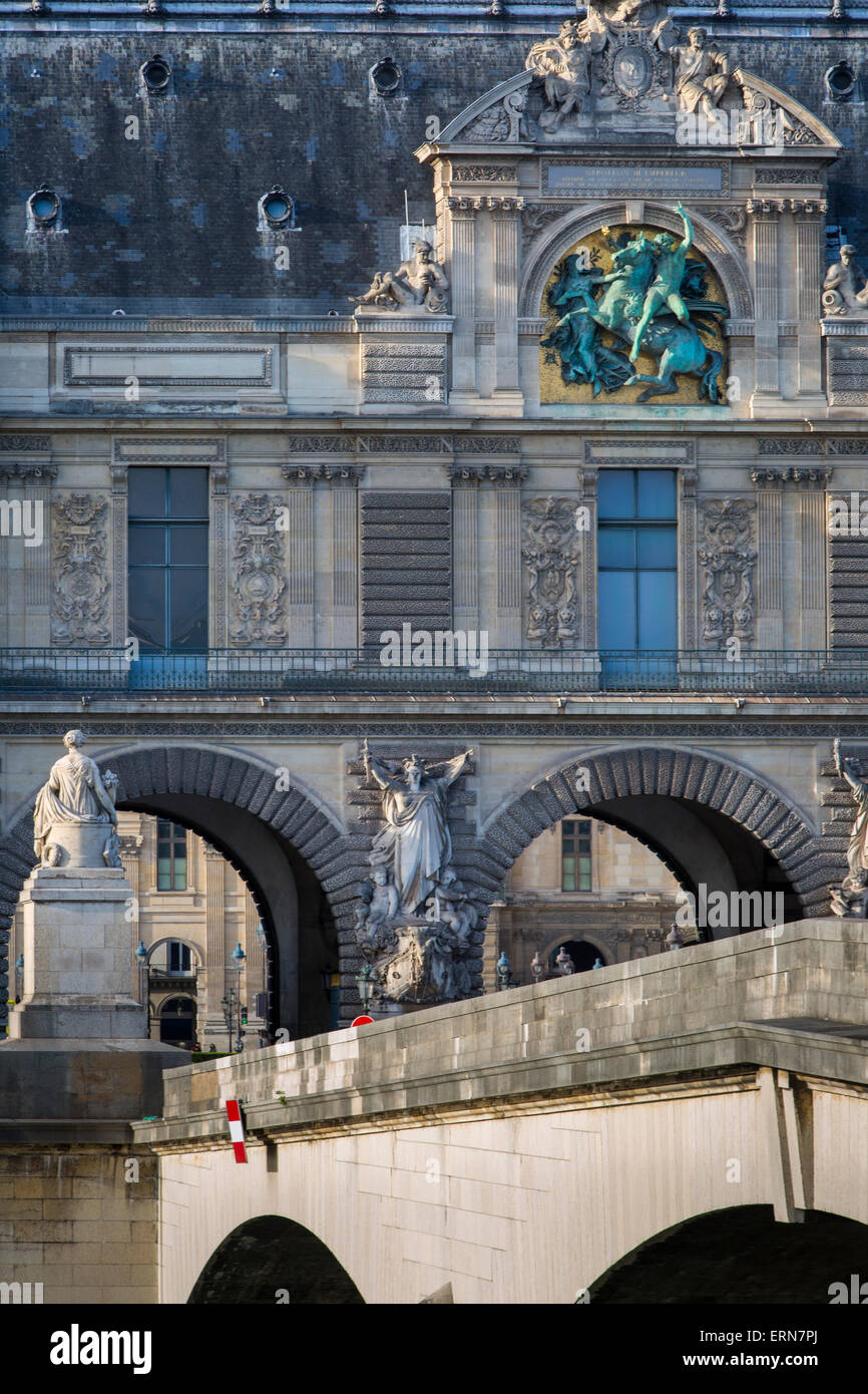 Pont du Carrousel und Tunnel Eingang zum Place du Carrousel neben Musée du Louvre, Paris, Frankreich Stockfoto