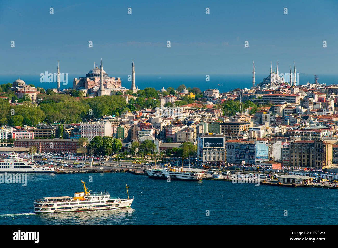 Die Skyline der Stadt mit Bosphurus Meerenge, Istanbul, Türkei Stockfoto