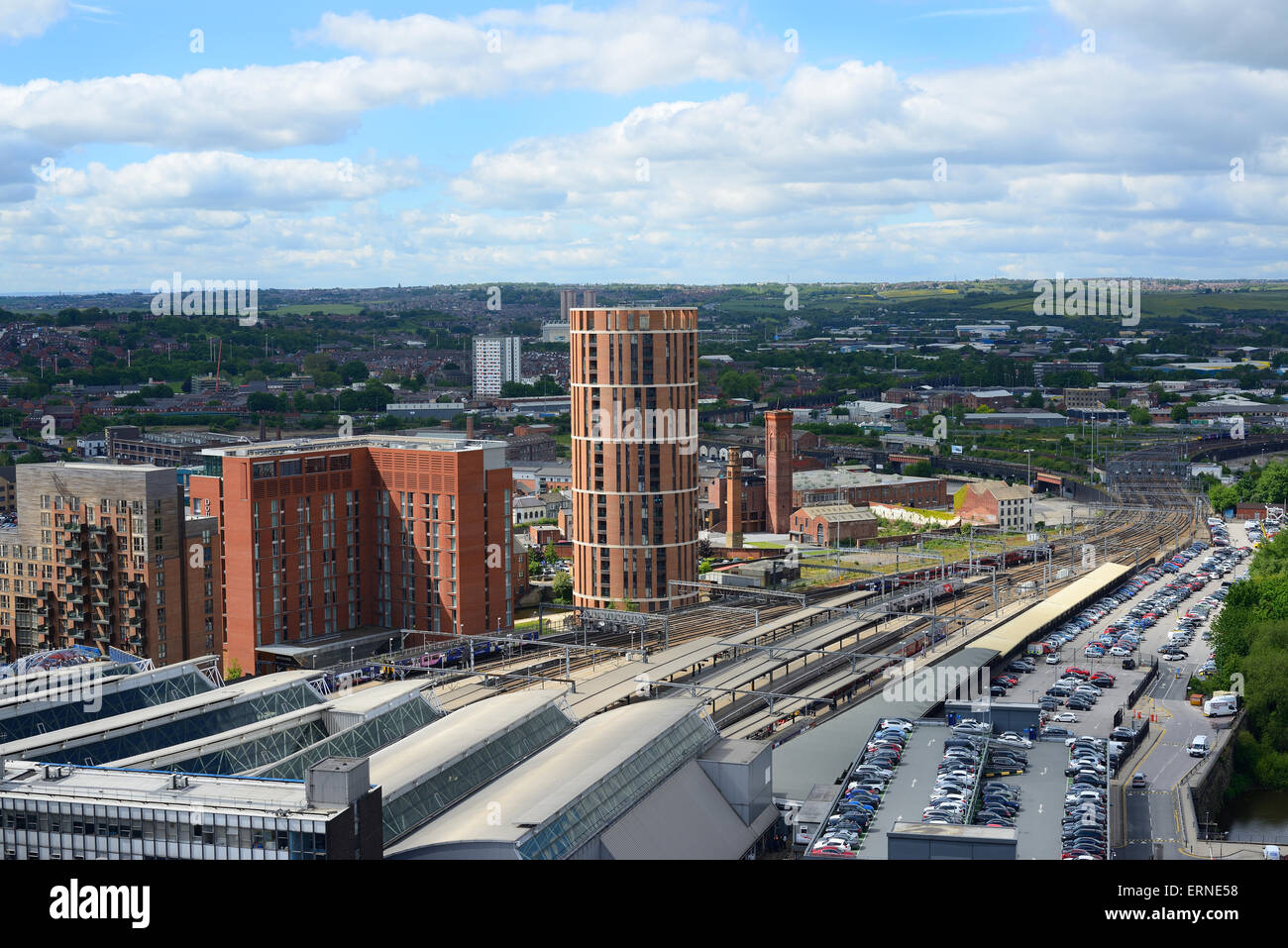erhöhte Ansicht von Leeds City Station und Getreidespeicher Wharf Gebäude Yorkshire Vereinigtes Königreich Stockfoto
