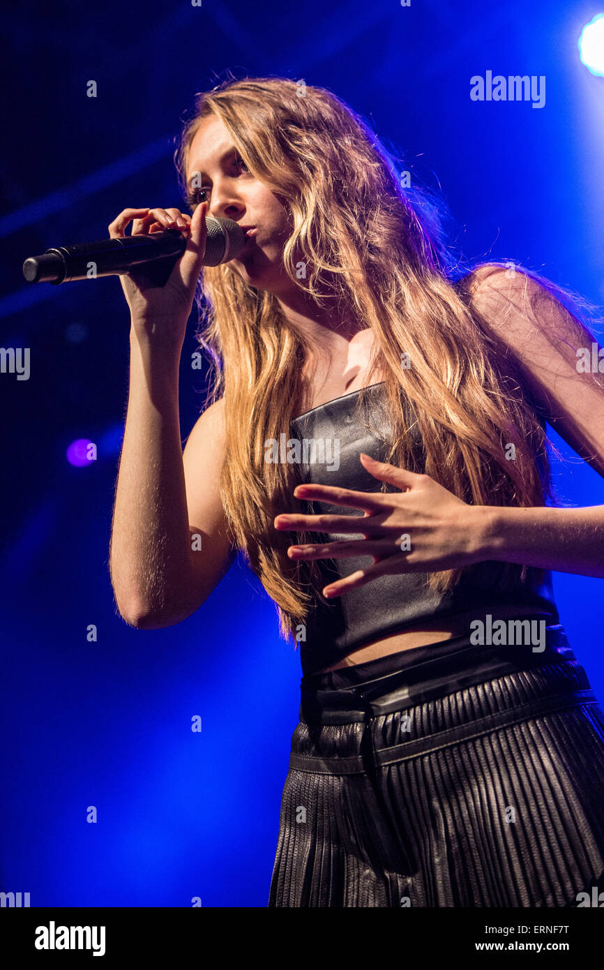 Mailand Italien. 4. Juni 2015. Der amerikanische Singer/Songwriter OLIVIA SOMERLYN tritt im Music Club Fabrique Eröffnungsshow von Meghan Trainor Credit: Rodolfo weitertransferiert/Alamy Live News Stockfoto