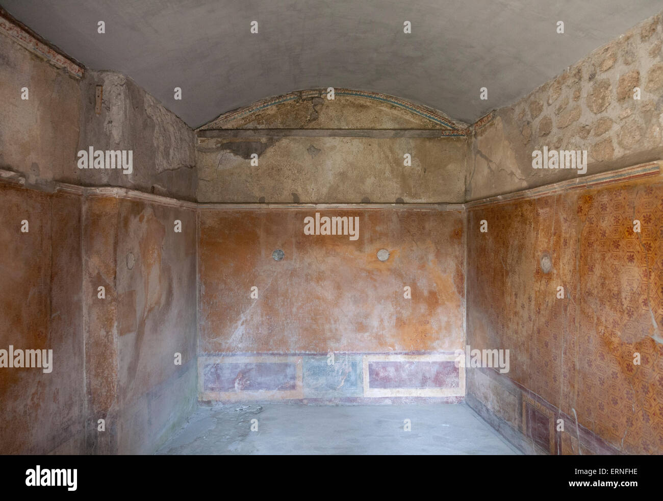 Komplizierte handbemalt Entwürfe sah aus wie moderne Tapete in einem heimischen Villa Haus bauen Pompeji Stockfoto
