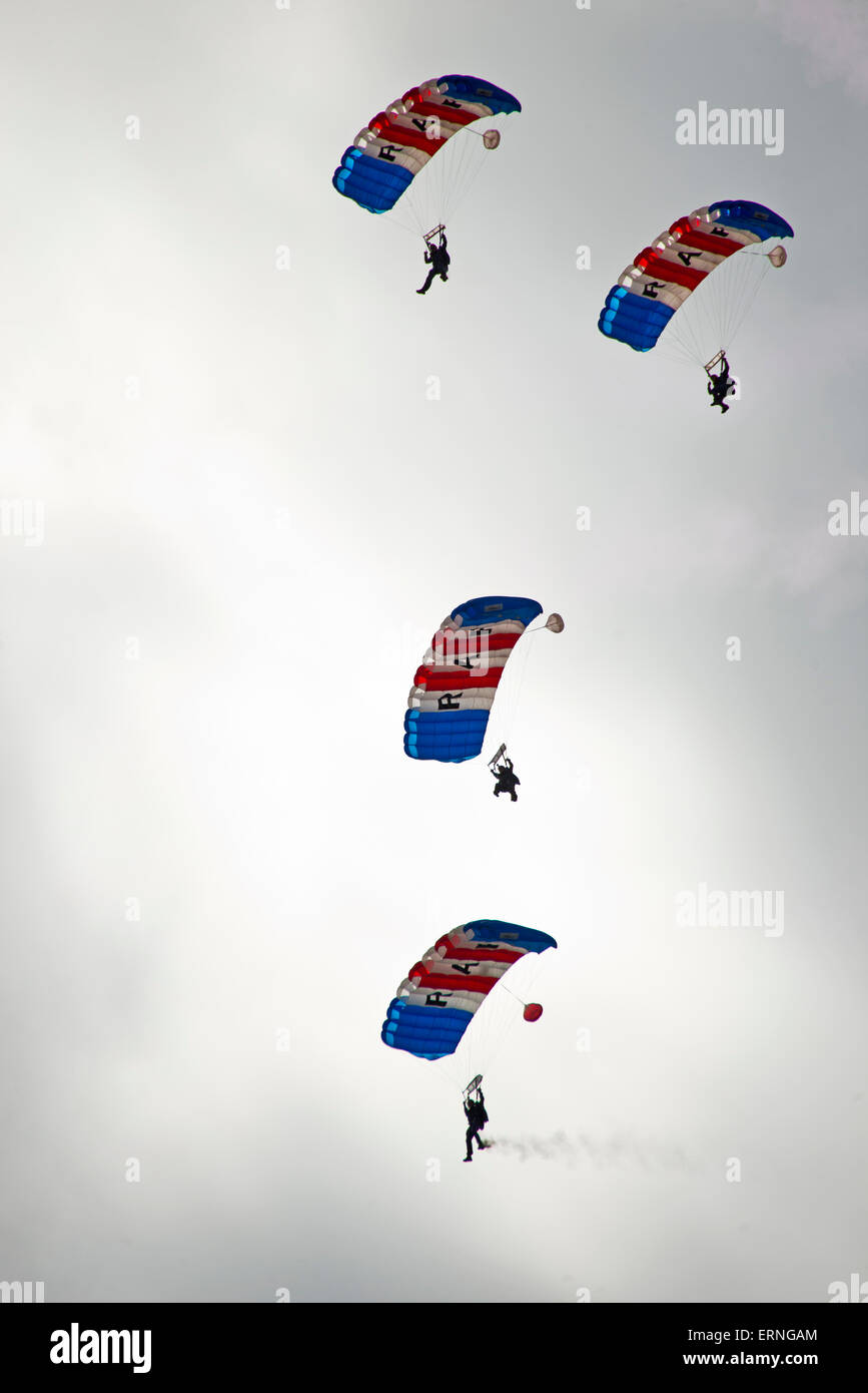 Royal Air Force Falcons Fallschirm Display Team Familien Tag Raf Valley 2015 Anglesey North Wales Uk Stockfoto