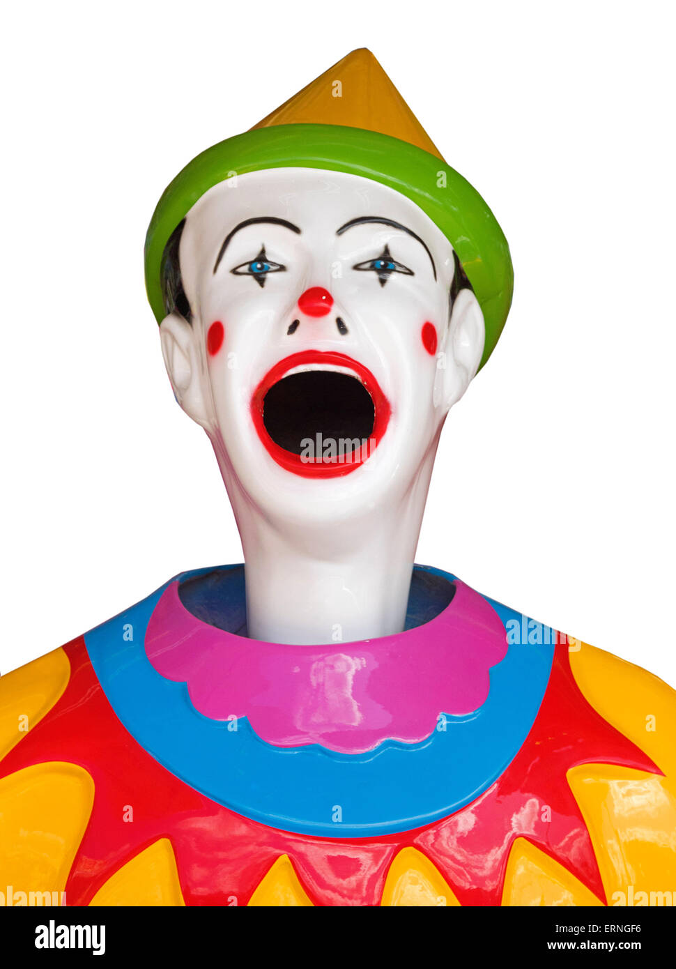 Gesicht von Sideshow Clown mit Mund weit offen, weiße Lachen glückliches Gesicht, farbenfrohe Kleidung und Hut vor weißem Hintergrund Stockfoto