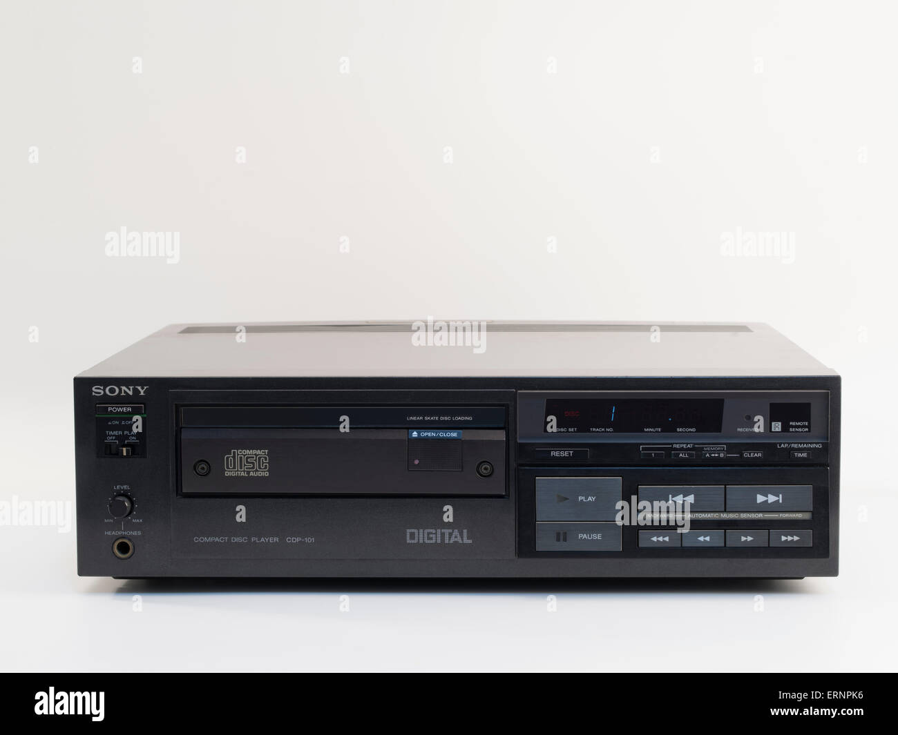 Sony CDP-101, weltweit erste kommerziell veröffentlichte CD-Spieler. Sony Music Entertainment 1. Oktober 1982 Stockfoto