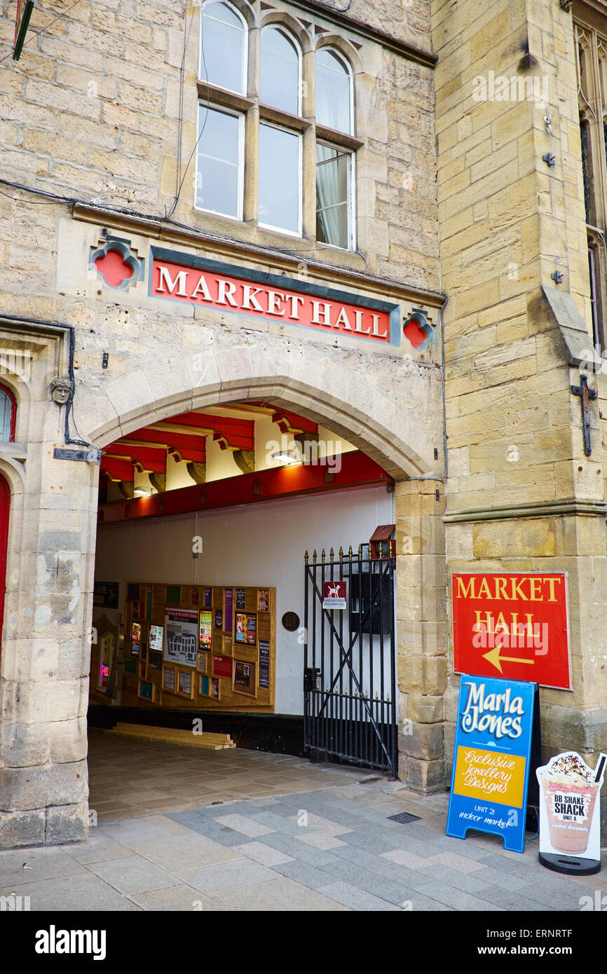 Eingang zur Markthalle, Marktplatz Durham UK Stockfoto