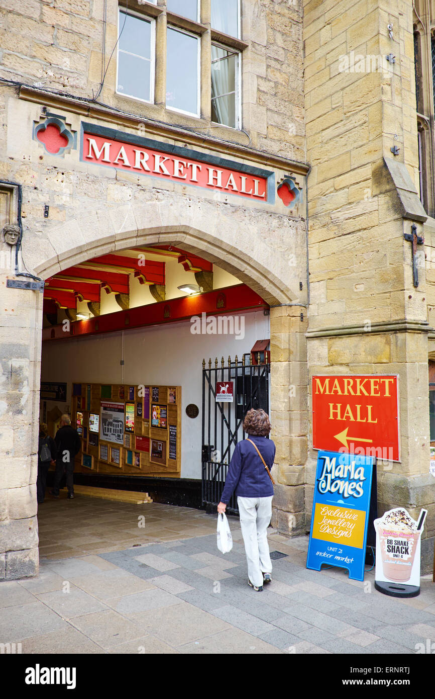 Eingang zur Markthalle, Marktplatz Durham UK Stockfoto