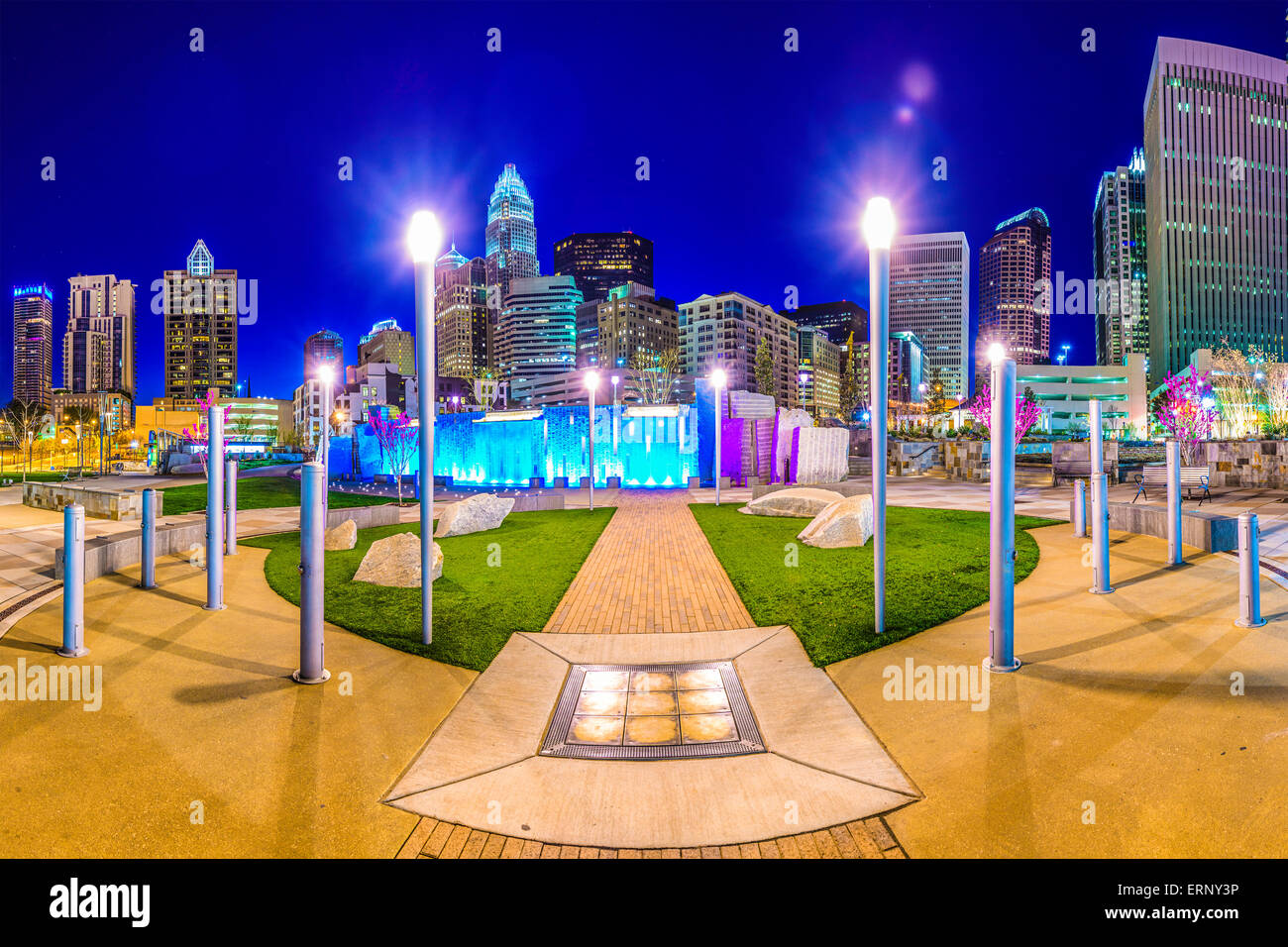 Uptown Skyline von Charlotte, North Carolina, USA und Park. Stockfoto