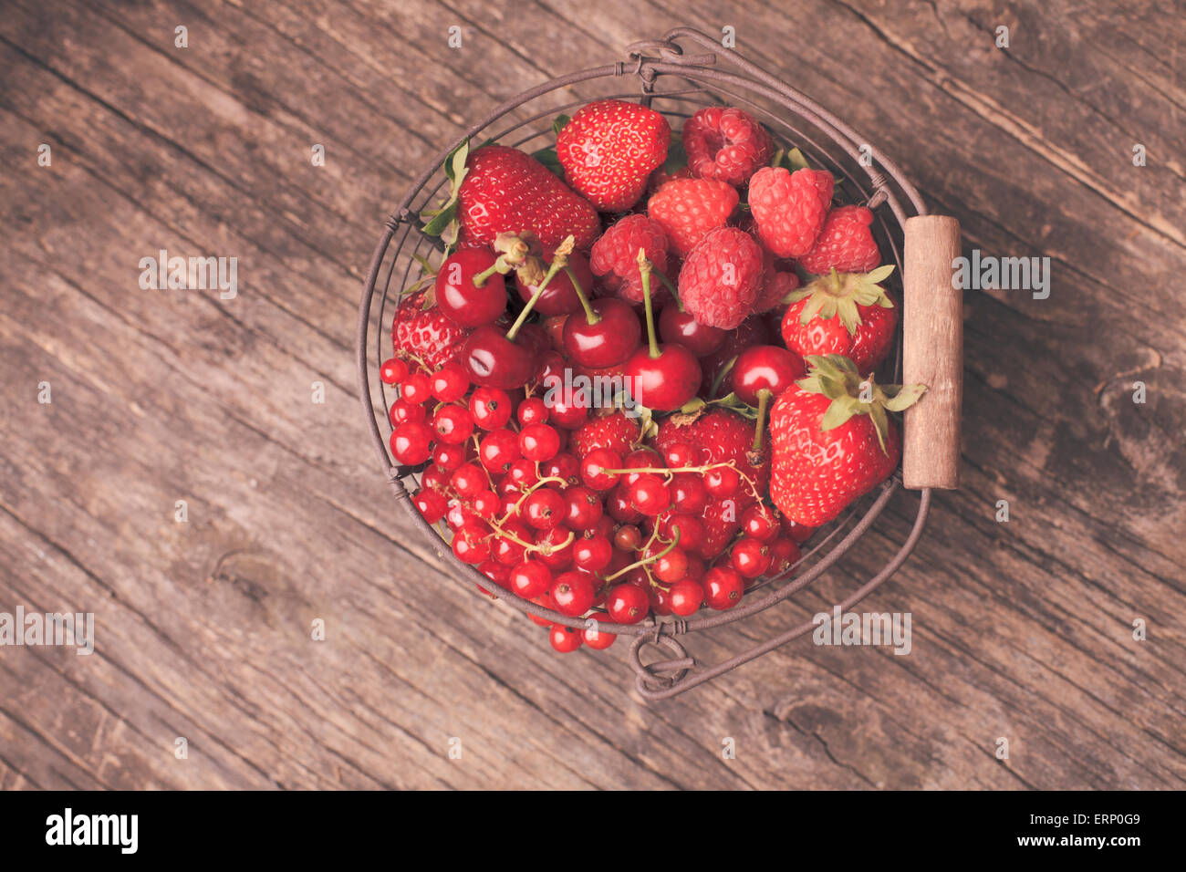 Roten Sommerfrüchten Stockfoto
