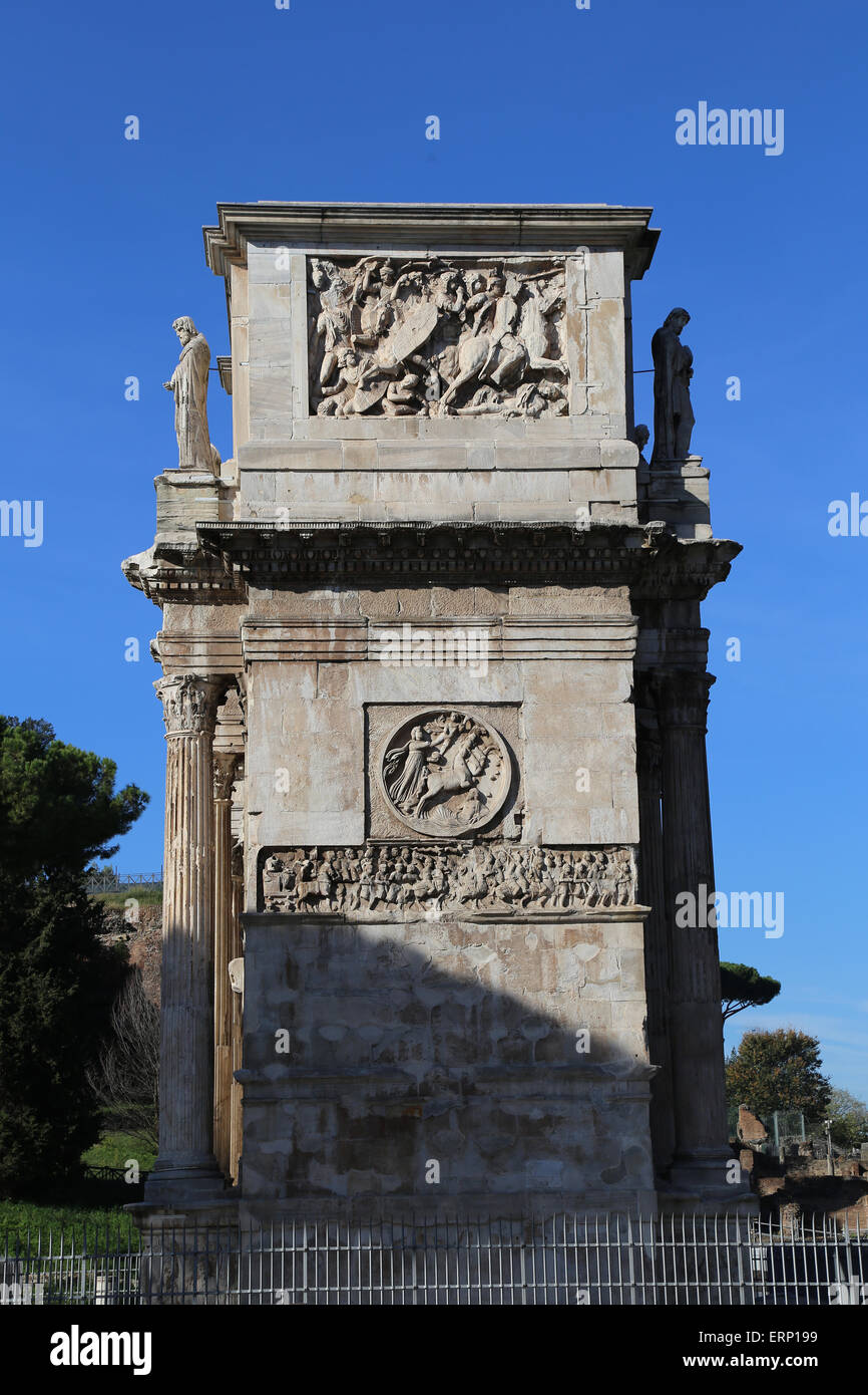 Italien. Rom. Bogen von Constantine. 312 N. CHR. Triumphbogen. Errichtet um Konstantins Sieg über Maxentus zu feiern. Stockfoto