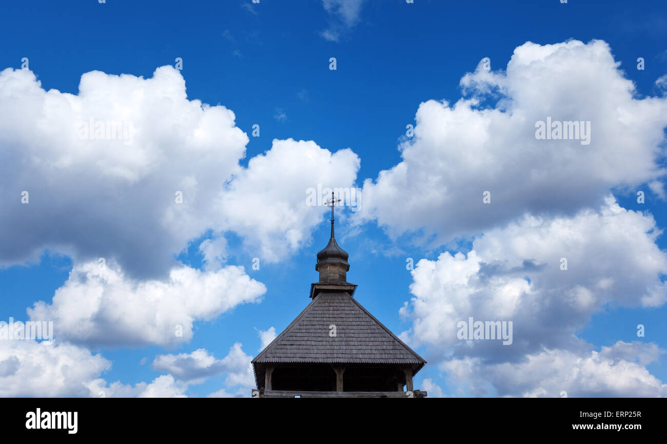 Zaun und baum gegen das licht -Fotos und -Bildmaterial in hoher ...