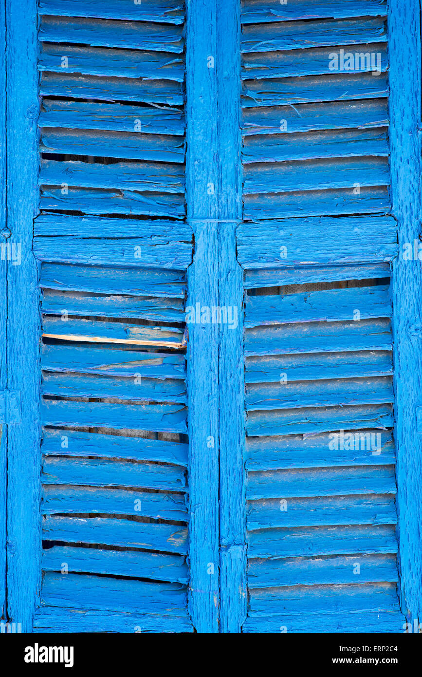 Architektur-Balearen-Ibiza weiße Häuser blaue Fenstern Stockfoto