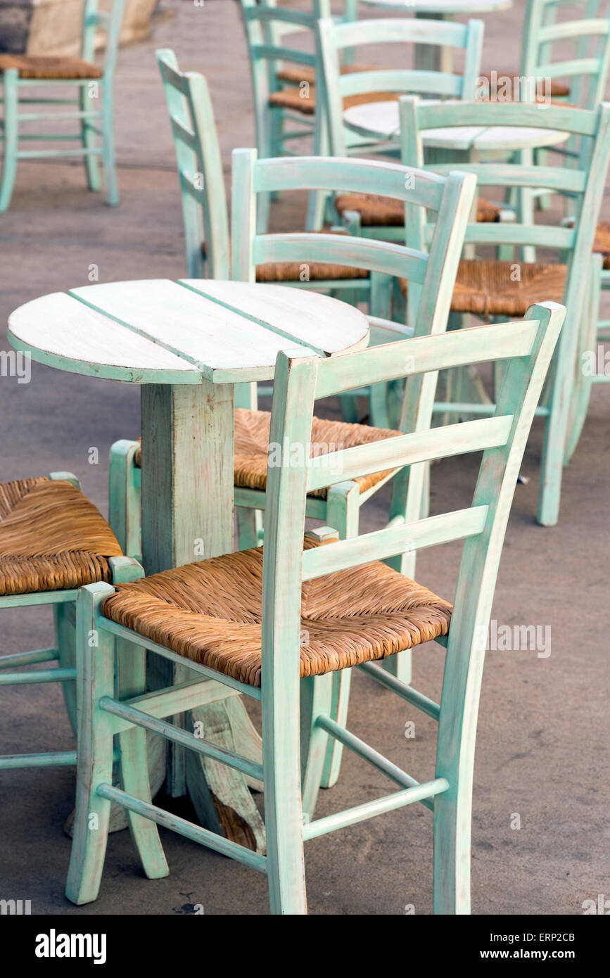 Stühle und Tisch in einer Outdoor-Terrasse Stockfoto