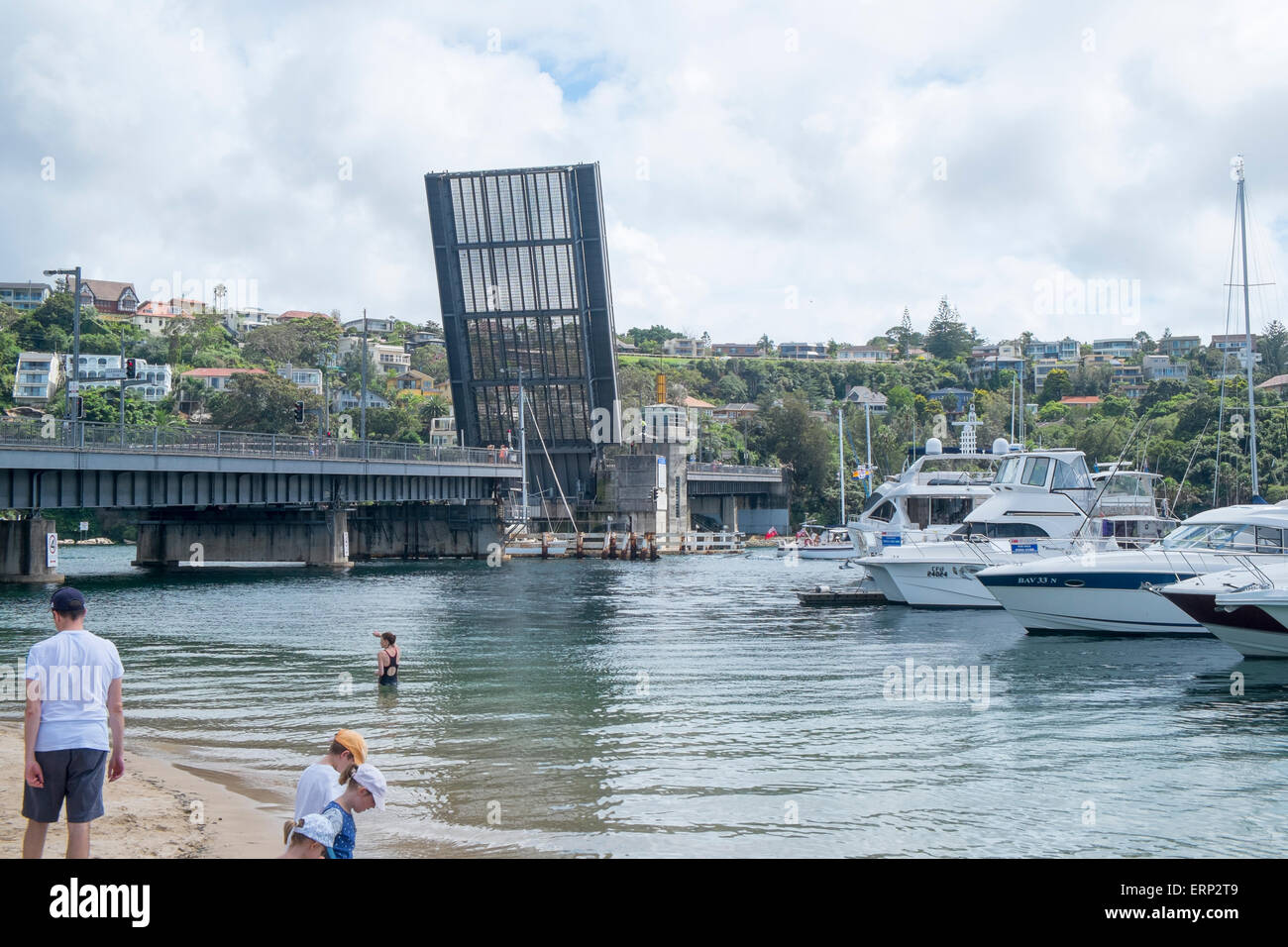 Spit Bridge, Stahl und Beton Balkenbrücke mit einer Klappbrücke Aufzug Spannweite über Middle Harbour, Sydney, Australien Stockfoto