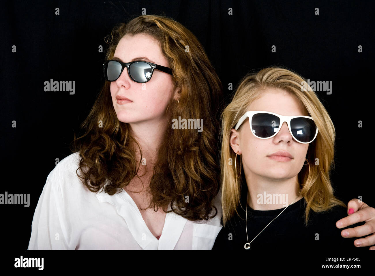 Zwei Mädchen im Teenageralter im studio Stockfoto