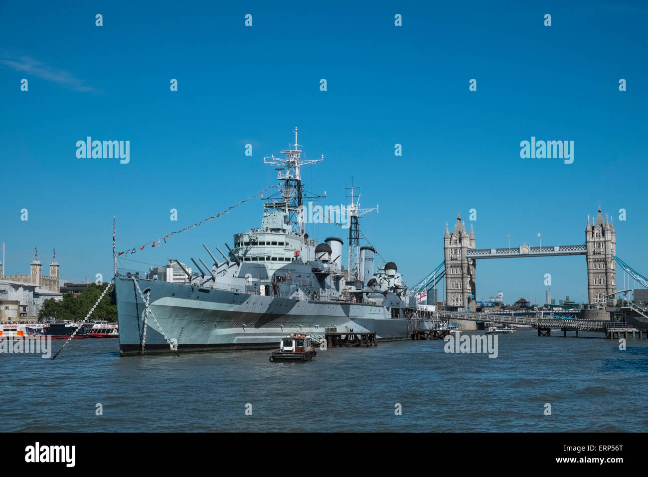 HMS Belfast Museumsschiff vor Anker am Fluß Themse, Tower Bridge im Hintergrund, London UK Stockfoto