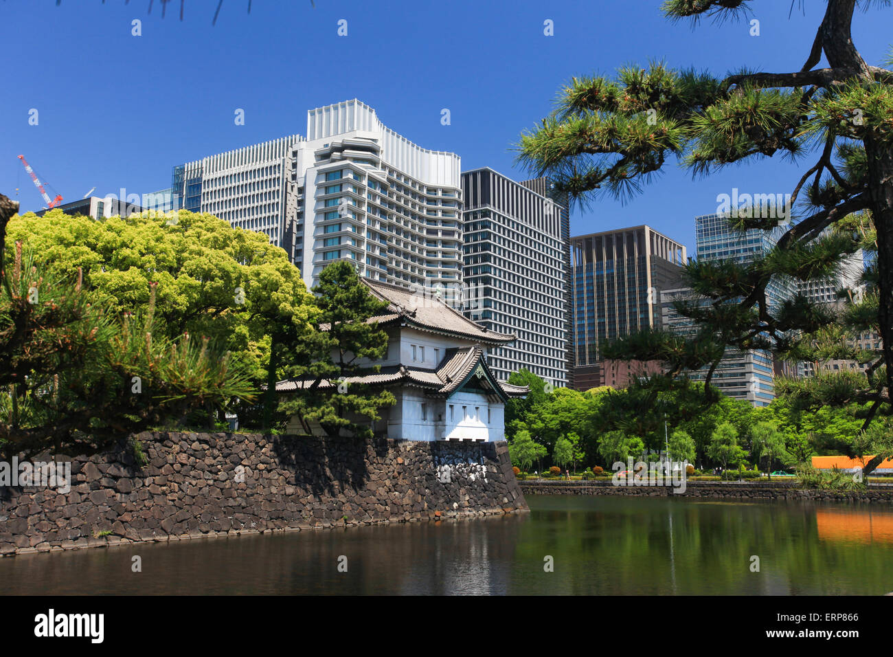 Kaiserpfalz und Skyline von Tokyo Stockfoto