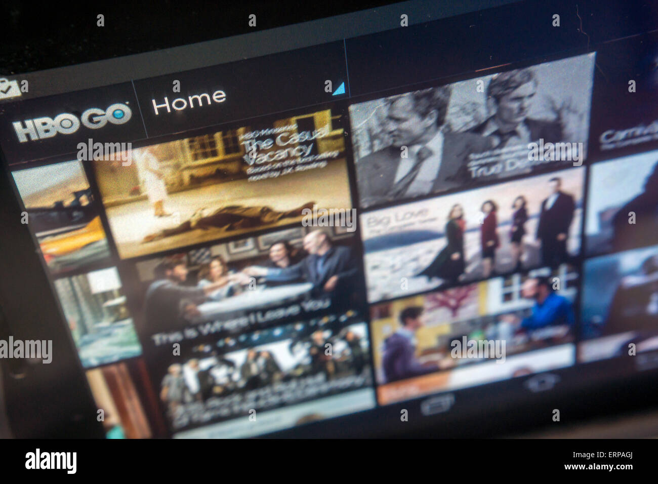 Die app für das Video-Streaming-Dienst HBOGo wird auf Mittwoch, 3. Juni 2015 gesehen. Eine Studie von PricewaterhouseCoopers berichtet, dass Einnahmen aus streamen und herunterladen Verkauf von DVDs zum ersten Mal voraussichtlich wird mit dem streaming erreichen $ 12 Milliarden in zwei Jahren zu schlagen.  (© Richard B. Levine) Stockfoto