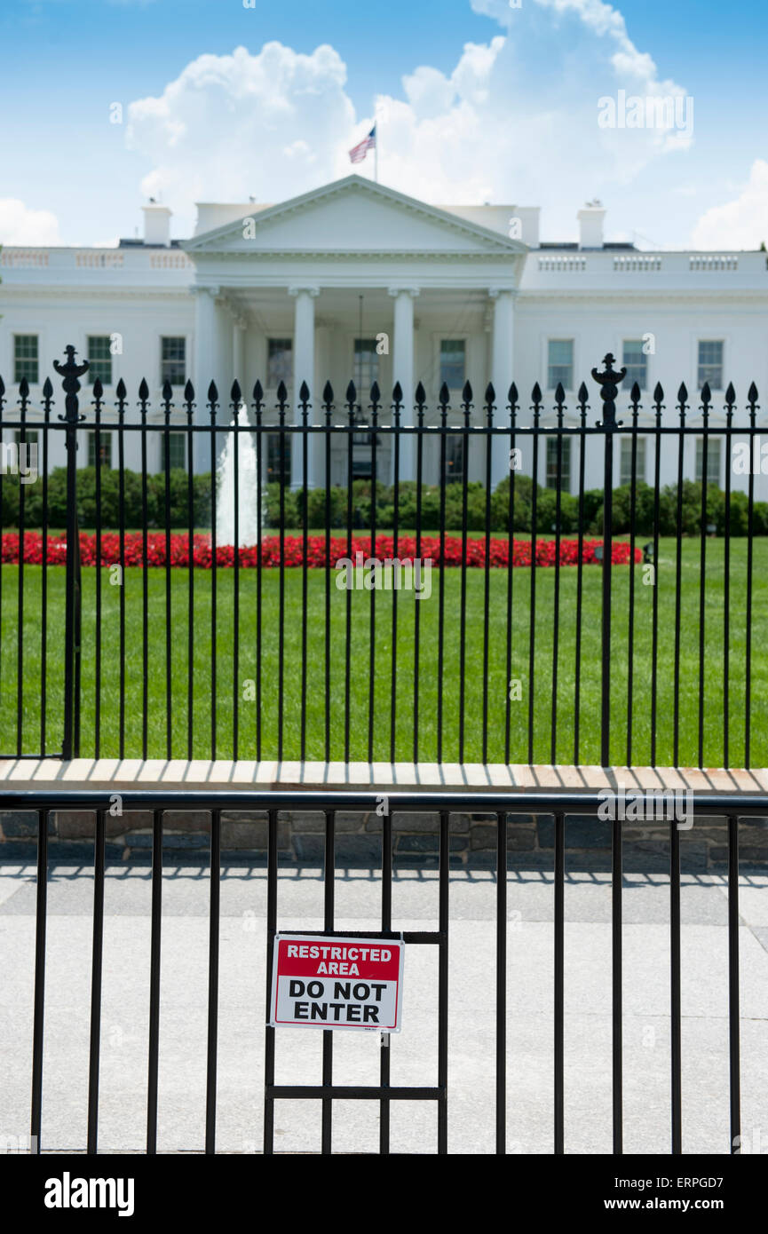 USA, Washington DC das Weiße Haus Hause des amerikanischen Präsidenten - zweite Zaun mit unterzeichnen eingeschränkten Bereich nicht betreten Stockfoto