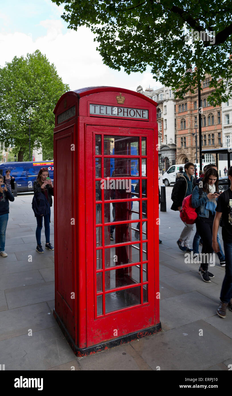Rote Telefonzelle - London, Großbritannien, Europa Stockfoto