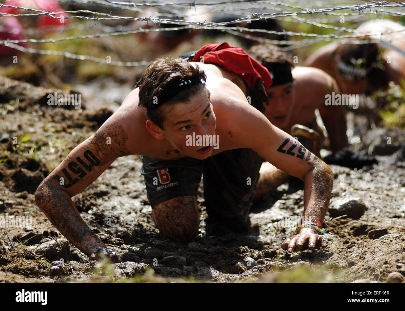 Vancouver, Kanada. 6. Juni 2015. Teilnehmer teilnehmen, im Jahr 2015 Spartan Race Hindernis racing Challenge in North Vancouver, Kanada, 6. Juni 2015. Spartan Race besteht aus der spartanischen Sprint (3-Meilen-Hindernis-Rennen), Trail Rennen, Schlamm läuft, tough-Mudder läuft, Krieger Dash, Speer werfen, Kletterwand und die American Gladiators. Bildnachweis: Sergei Bachlakov/Xinhua/Alamy Live-Nachrichten Stockfoto Vancouver, Kanada. 6. Juni 2015. Teilnehmer teilnehmen, im Jahr 2015 Spartan Race Hindernis racing Challenge in North Vancouver, Kanada, 6. Juni 2015. Spartan Race besteht aus der spartanischen Sprint (3-Meilen-Hindernis-Rennen), Trail Rennen, Schlamm läuft, tough-Mudder läuft, Krieger Dash, Speer werfen, Kletterwand und die American Gladiators. Bildnachweis: Sergei Bachlakov/Xinhua/Alamy Live-Nachrichten Stockfoto
