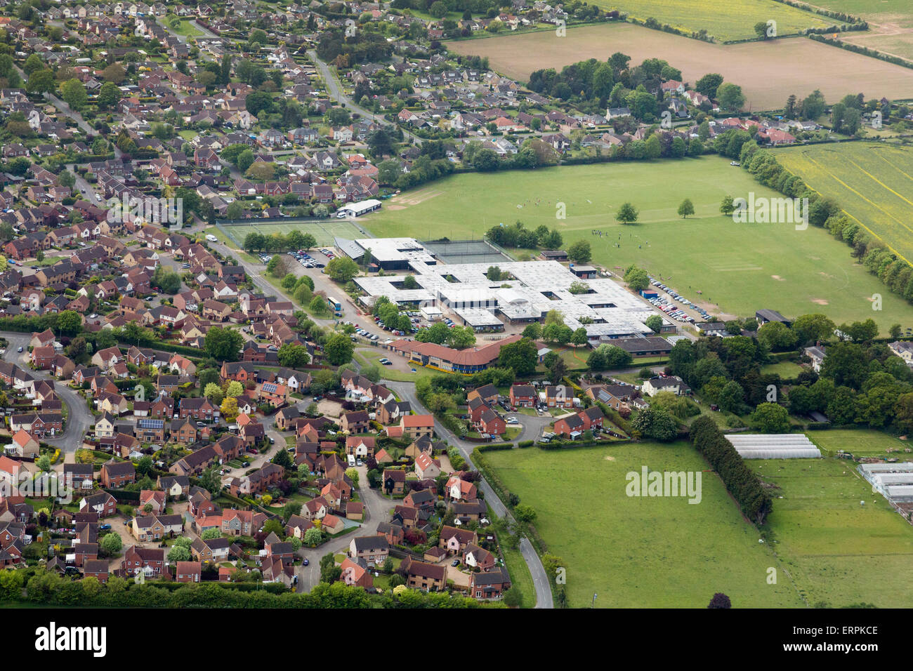 Luftaufnahme von Thurston Dorf zeigt Thurston Gemeinschaft Collage Schule, Suffolk, UK Stockfoto