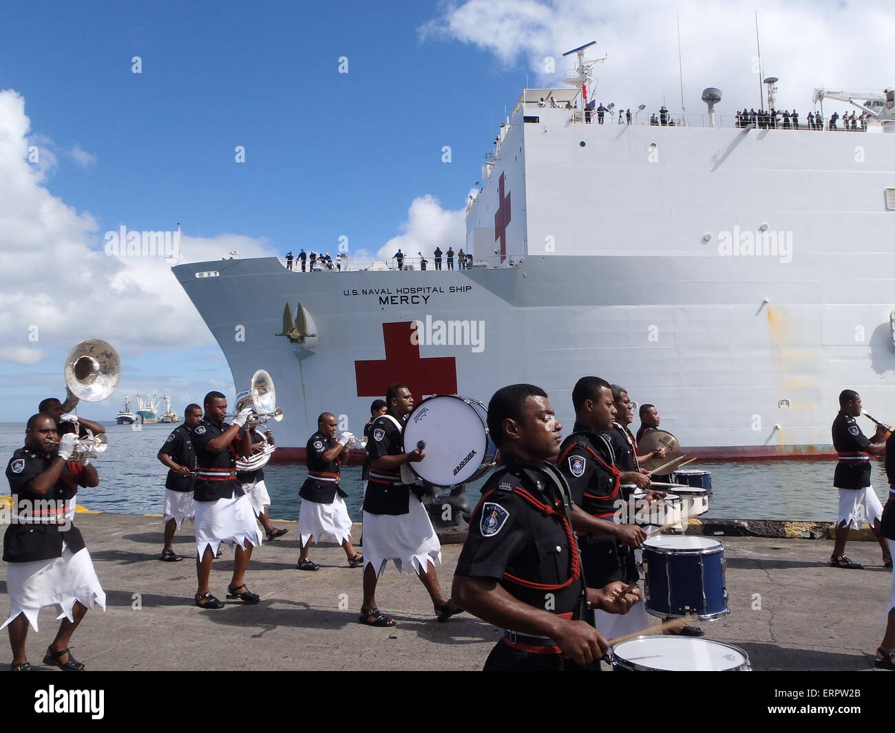 Suva, Fidschi. 7. Juni 2015. US Marine Lazarettschiff Barmherzigkeit kommt im Hafen von Suva, Fidschi, 7. Juni 2015. Barmherzigkeit am Sonntag begann den Fidschi-Besuch von fast zwei Wochen, medizinische Dienste und Erfahrungen in humanitäre Hilfe und Katastrophenschutz. Bildnachweis: Liu Peng/Xinhua/Alamy Live-Nachrichten Stockfoto