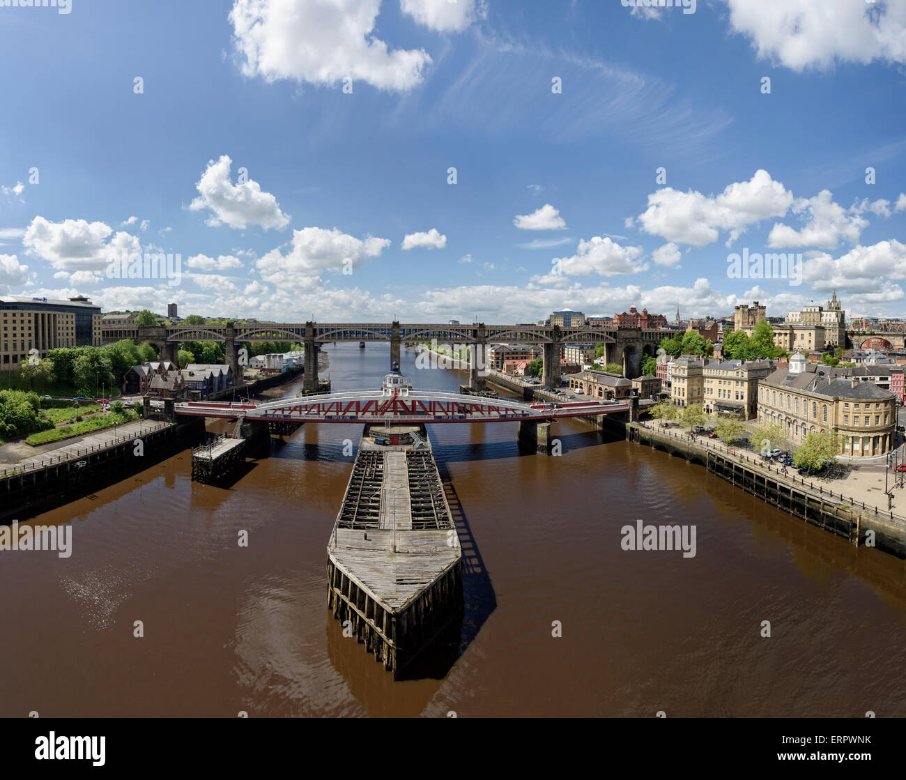Fluß Tyne und die Drehbrücke zwischen Newcastle und Gateshead Stockfoto