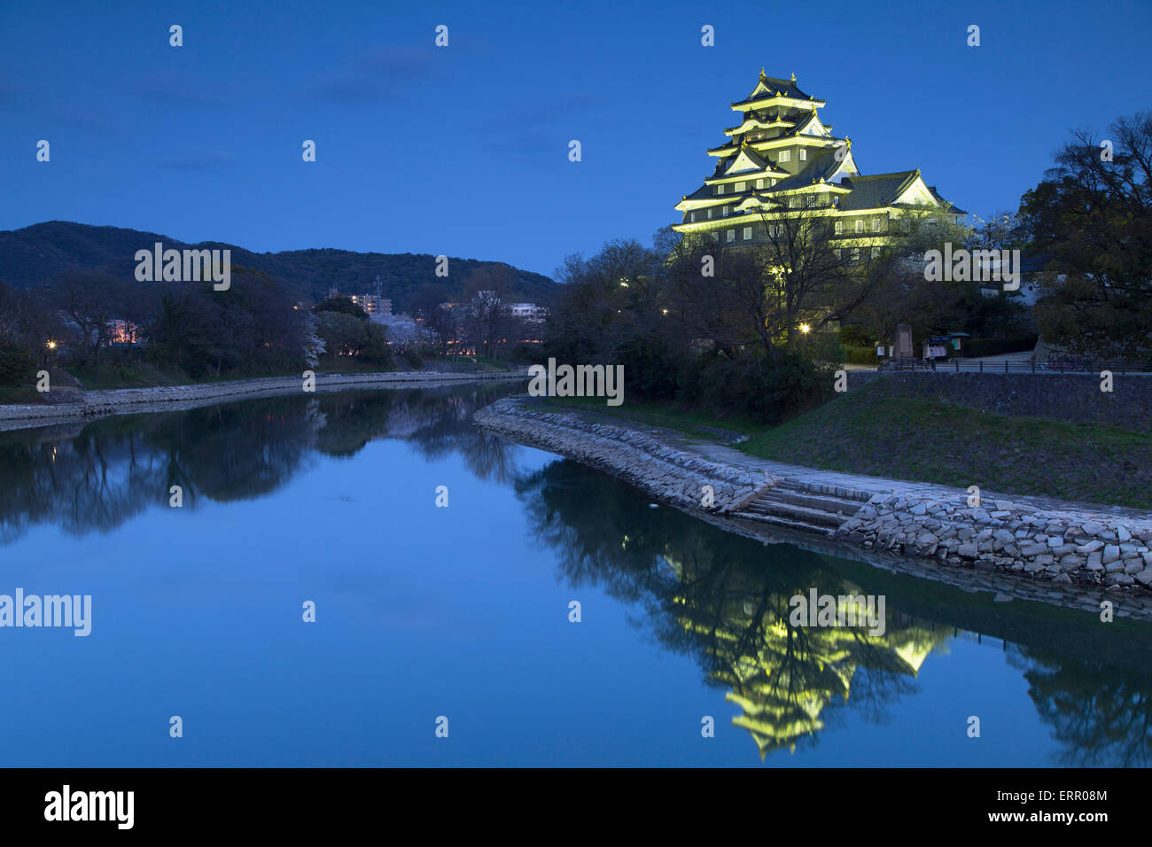 Okayama Castle in der Abenddämmerung, Okayama, Okayama Präfektur, Japan Stockfoto