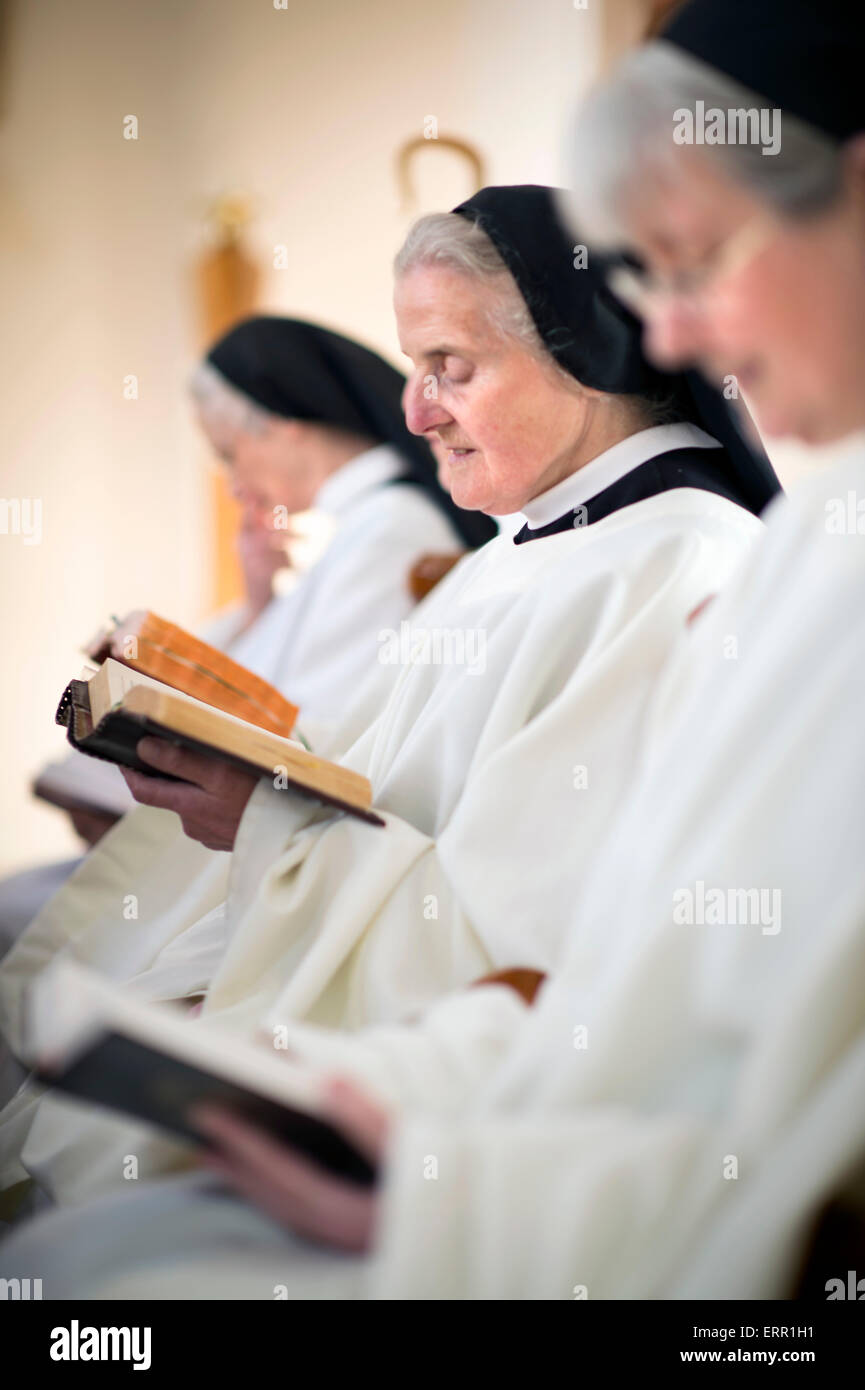 Schwestern in Holy Cross Abbey in der Nähe von Whitland, Pembrokeshire Wales UK Stockfoto