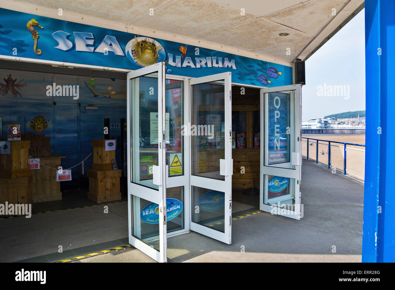 Sea Aquarium Pier, Weston-Super-Mare, Strand; direkt am Meer; Promenade, Somerset, England UK Stockfoto