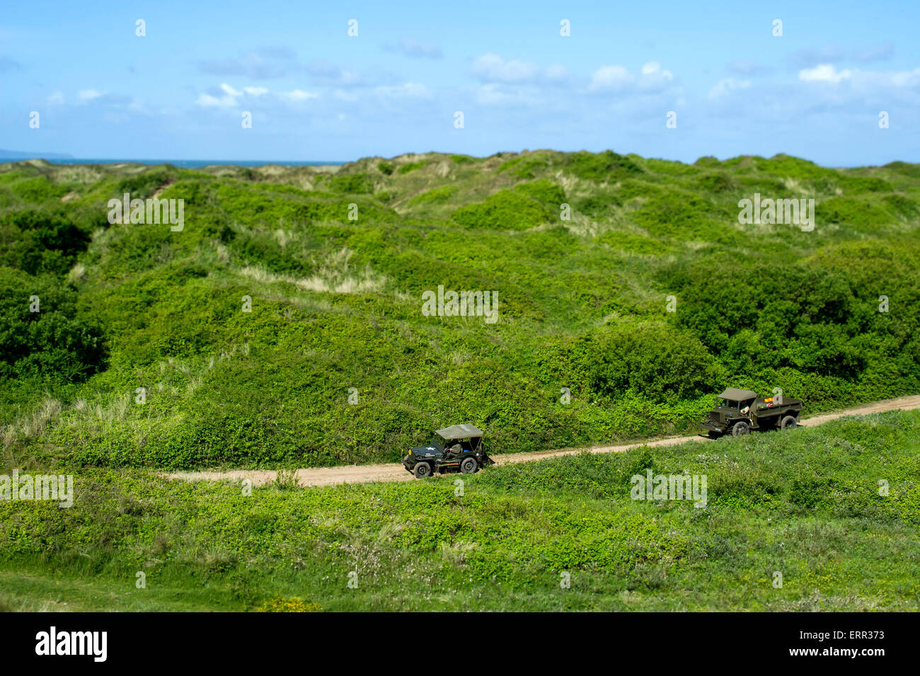 Braunton Burrows, Devon. 6. Juni 2015.  Lebendige Geschichte Re-enactment nehmen Teil in einen d-Day Commerative Service Kennzeichnung 71 Jahre seit dem d-Day Landungen. Abgebildet auf Braunton Burrows, Devon, wo amerikanische Truppen für die Invasion von Europa am 6. Juni 1944 ausgebildet. Abgebildet sind einige der Konvoi, die Teilnahme an der Veranstaltung am Wochenende.    Bild copyright Kerl Harrop info@guyharrop. Bildnachweis: Kerl Harrop/Alamy Live News Stockfoto